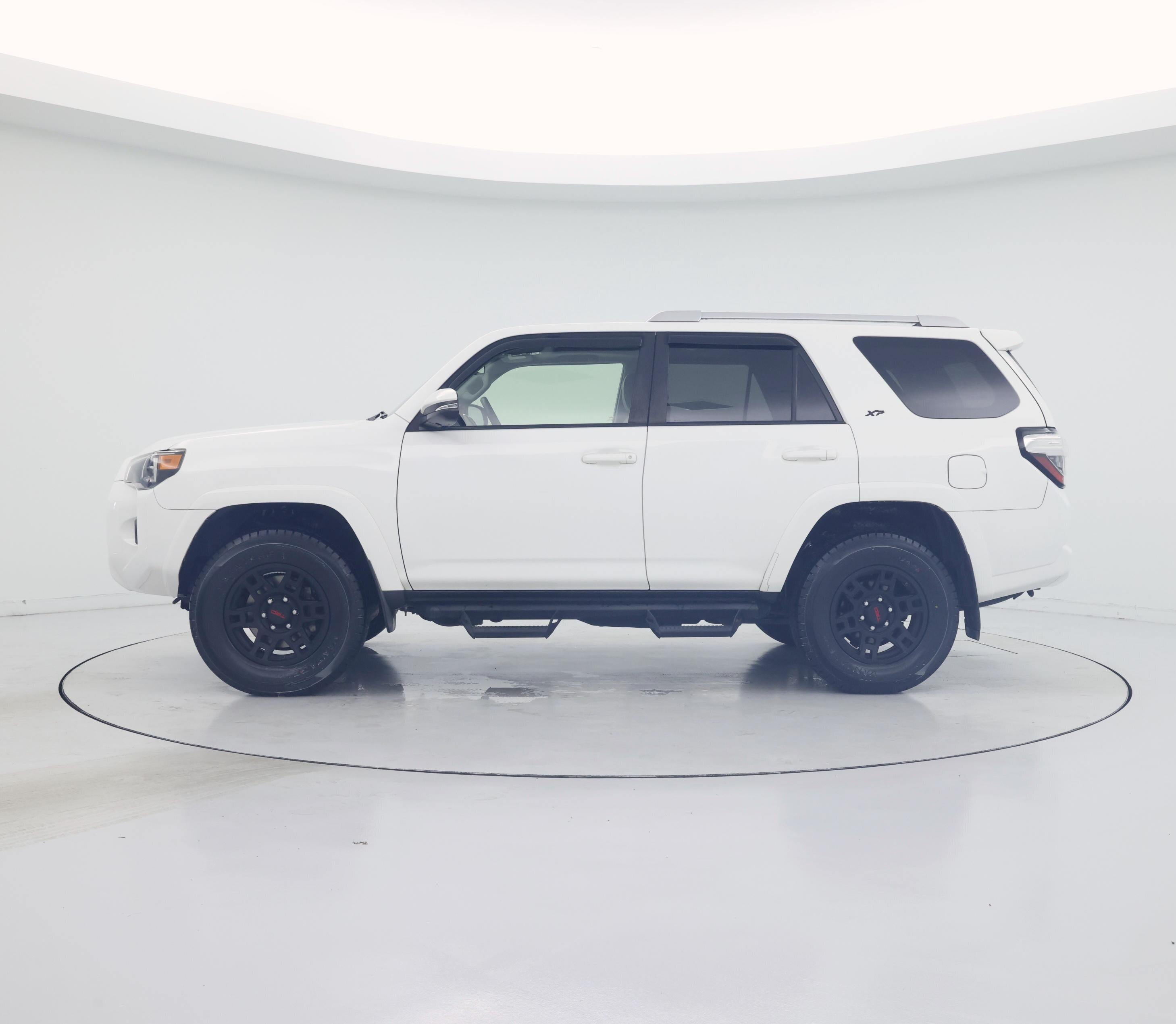 Thumbnail: 2017 Toyota 4Runner - 3