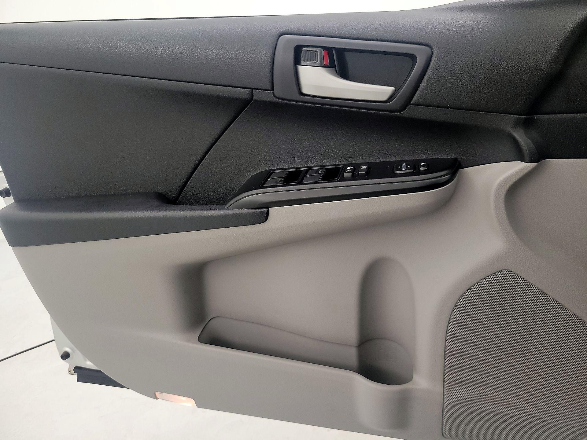 Thumbnail: 2014 Toyota Camry - 12
