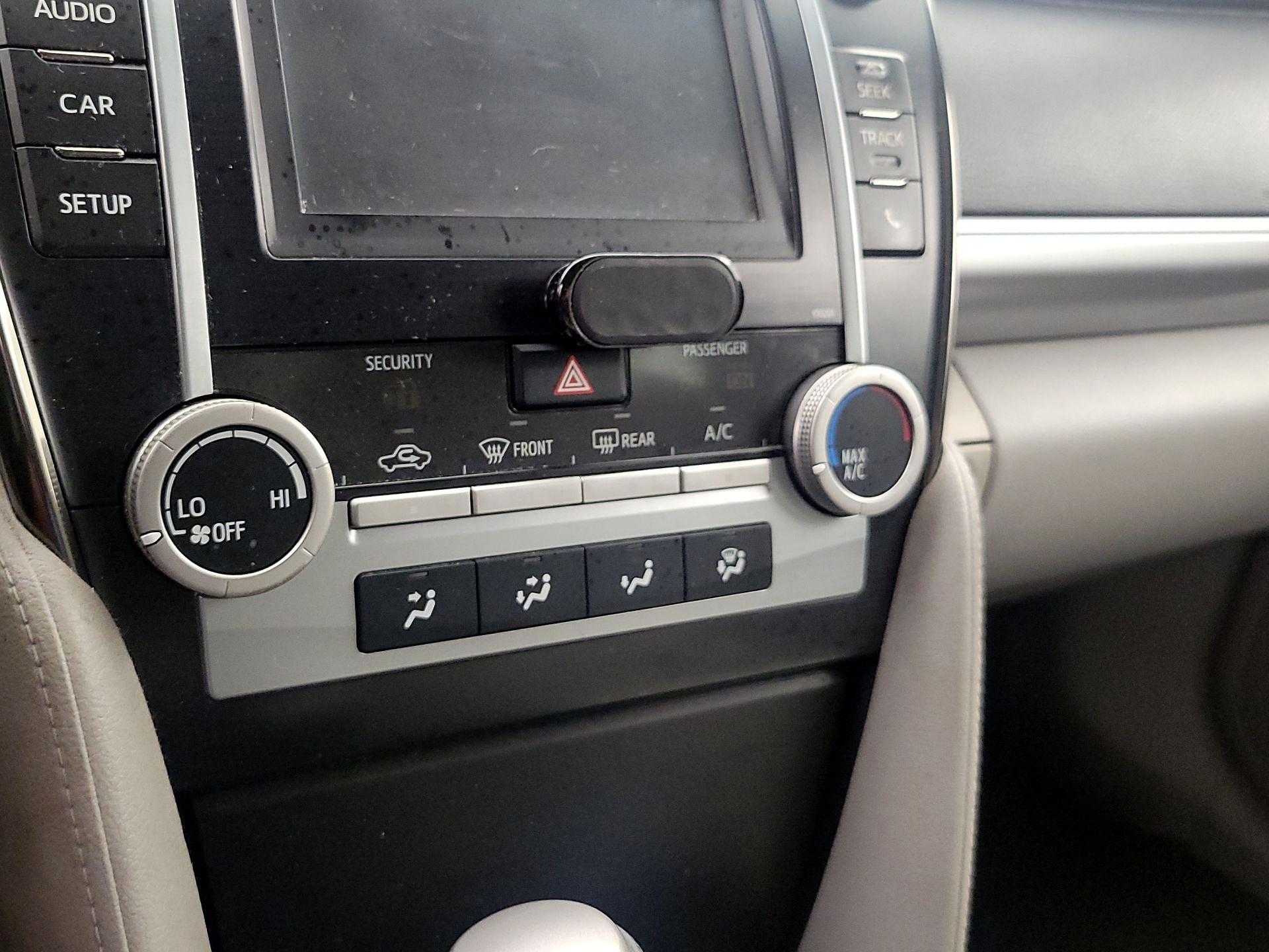Thumbnail: 2014 Toyota Camry - 16