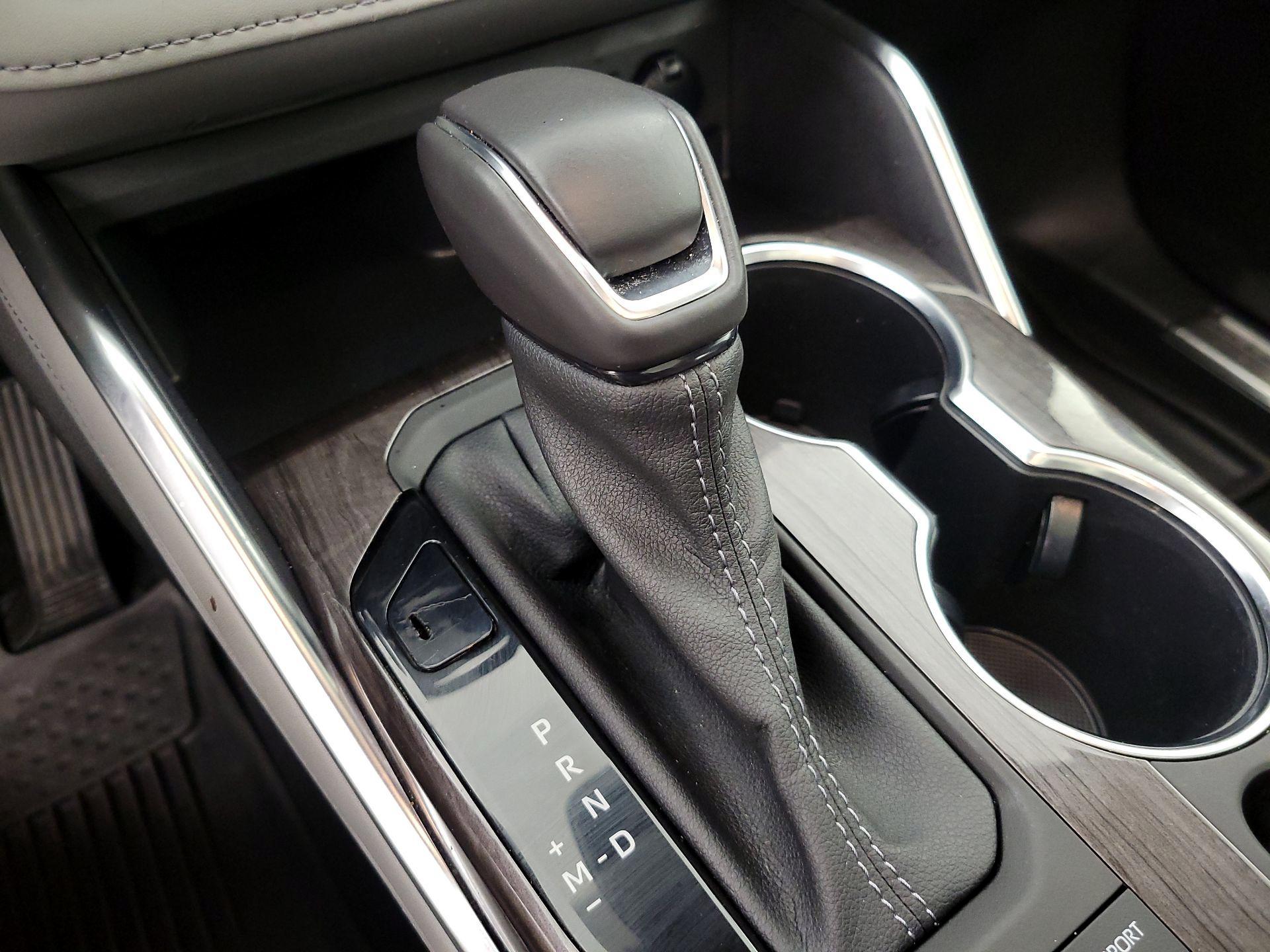 Thumbnail: 2022 Toyota Highlander - 16