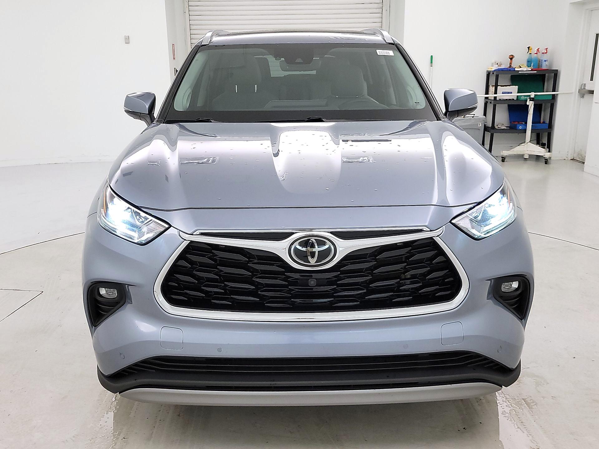 Thumbnail: 2022 Toyota Highlander - 2