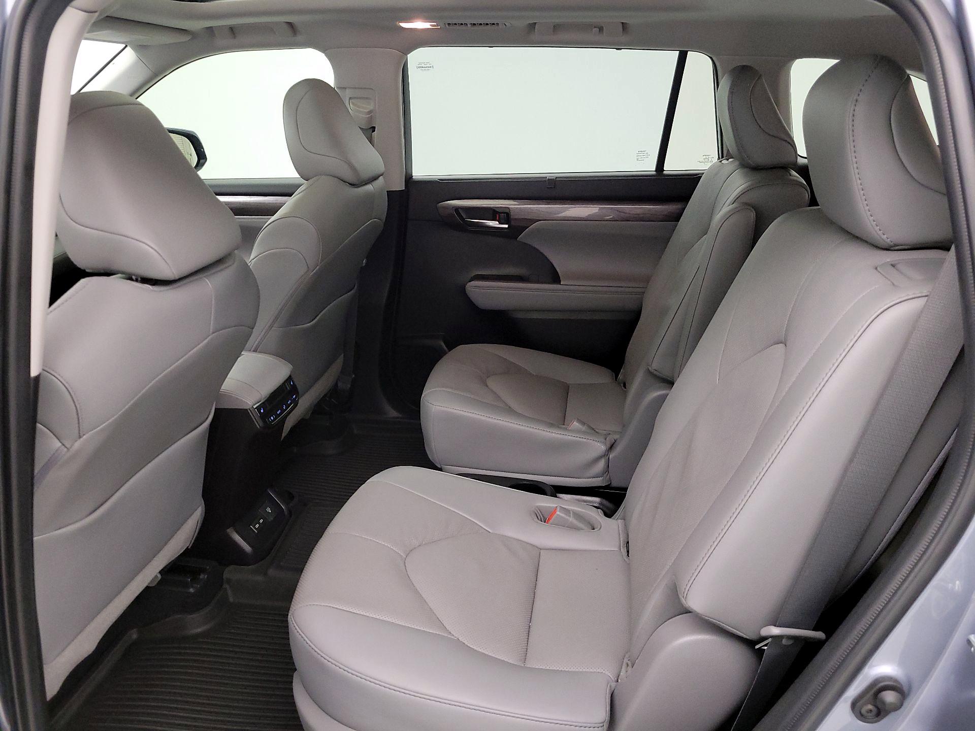Thumbnail: 2022 Toyota Highlander - 19