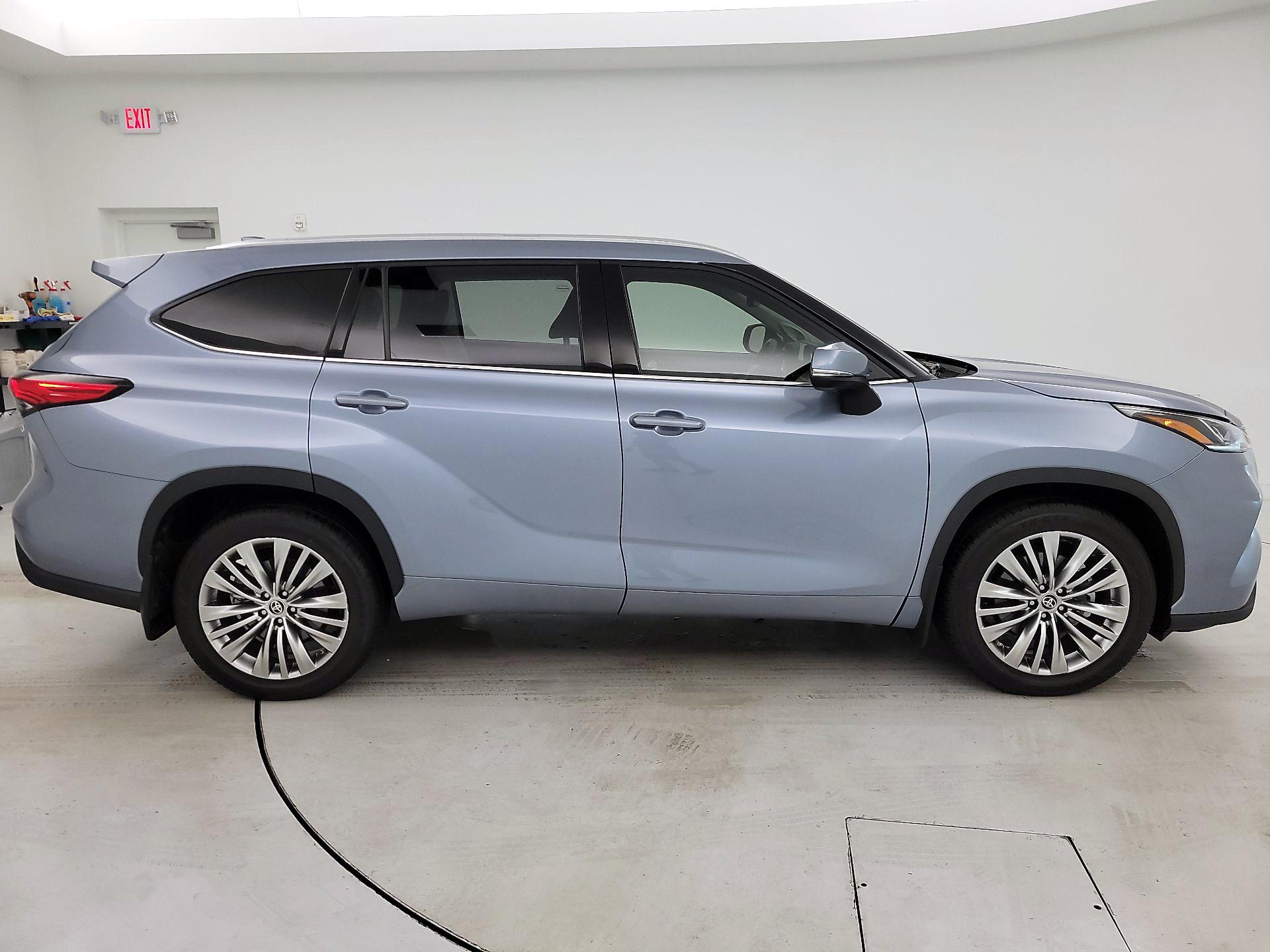 Thumbnail: 2022 Toyota Highlander - 4