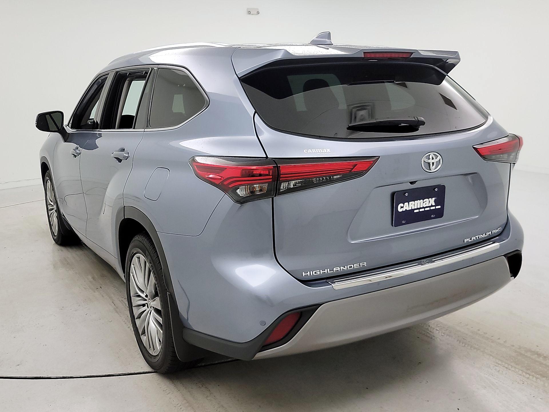 Thumbnail: 2022 Toyota Highlander - 7