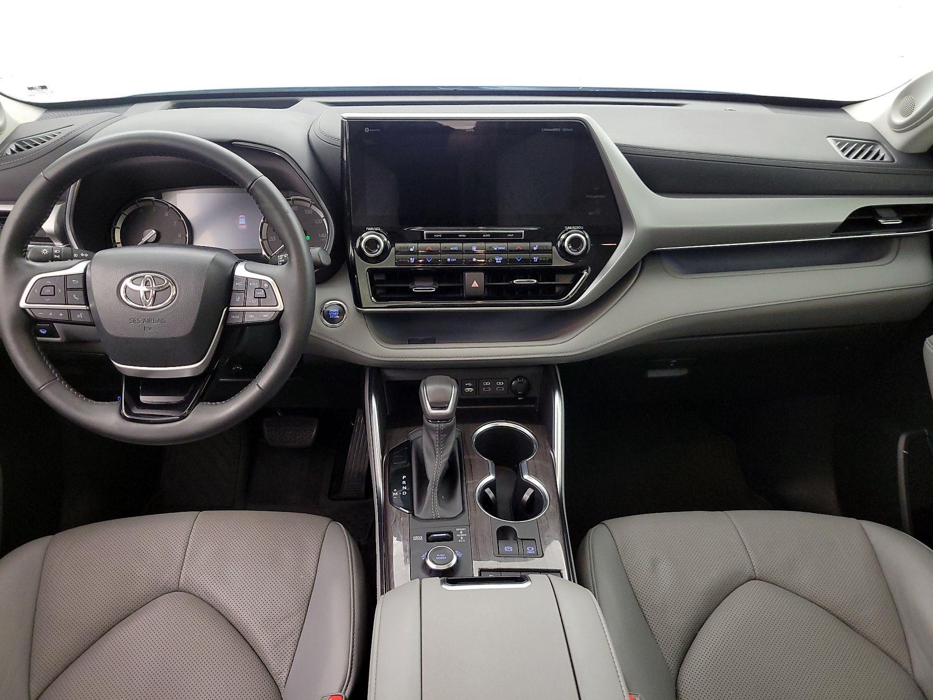 Thumbnail: 2022 Toyota Highlander - 8