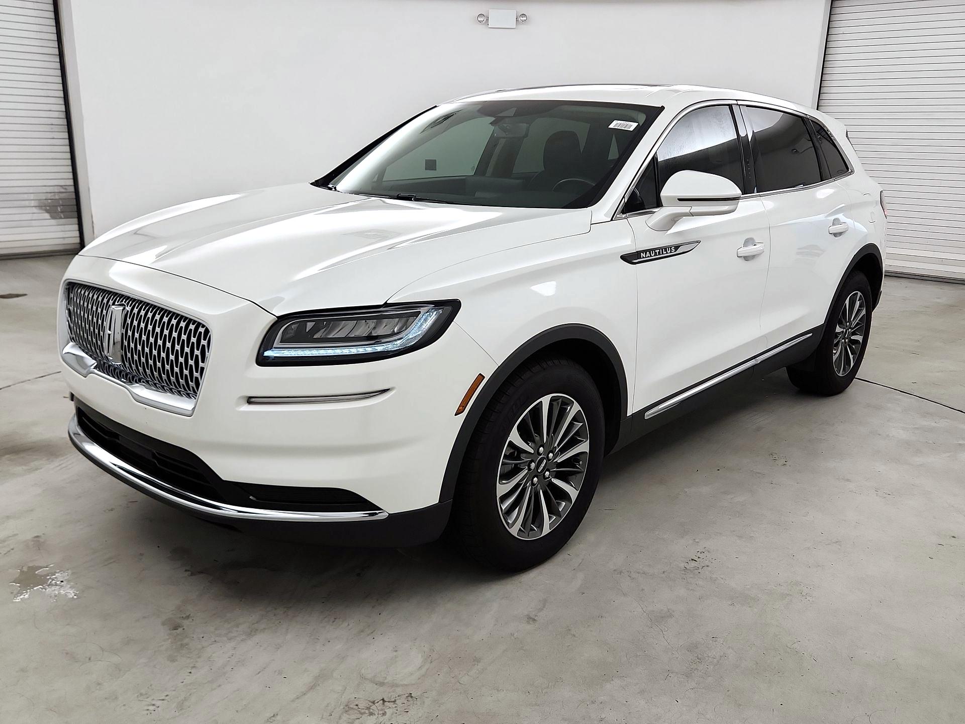 Thumbnail: 2023 Lincoln Nautilus - 3