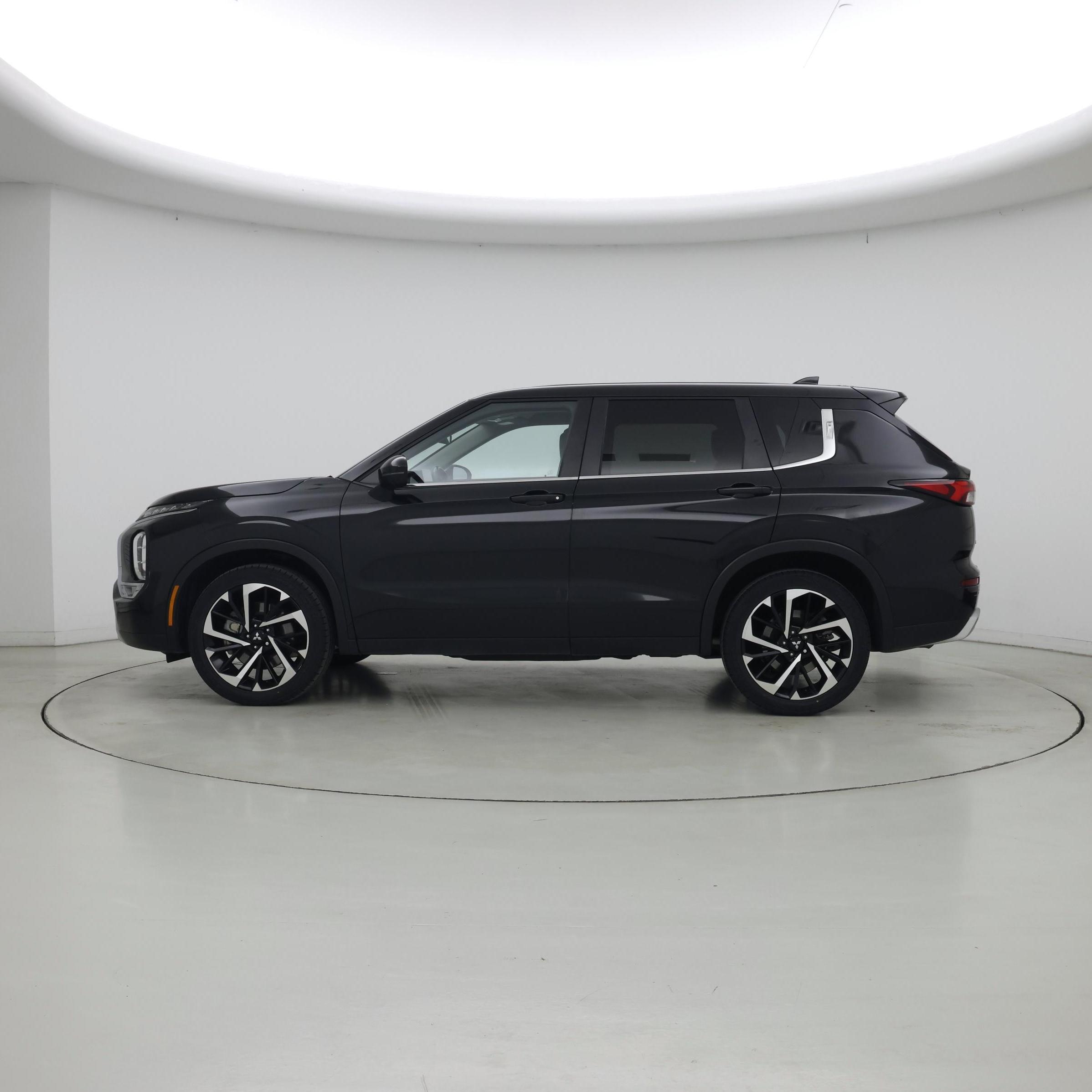 Thumbnail: 2024 Mitsubishi Outlander - 3