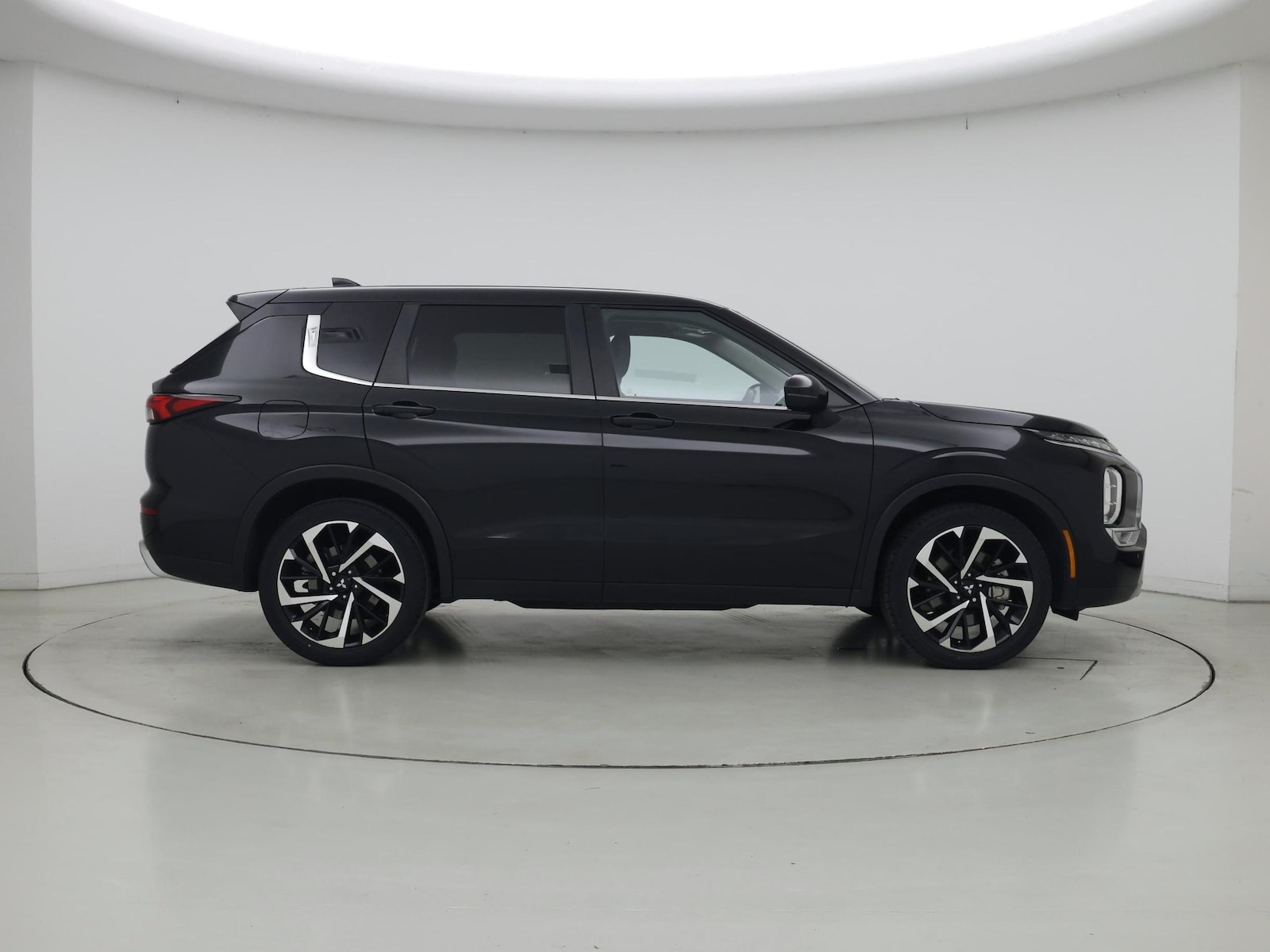 2024 Mitsubishi Outlander SE - Photo 8