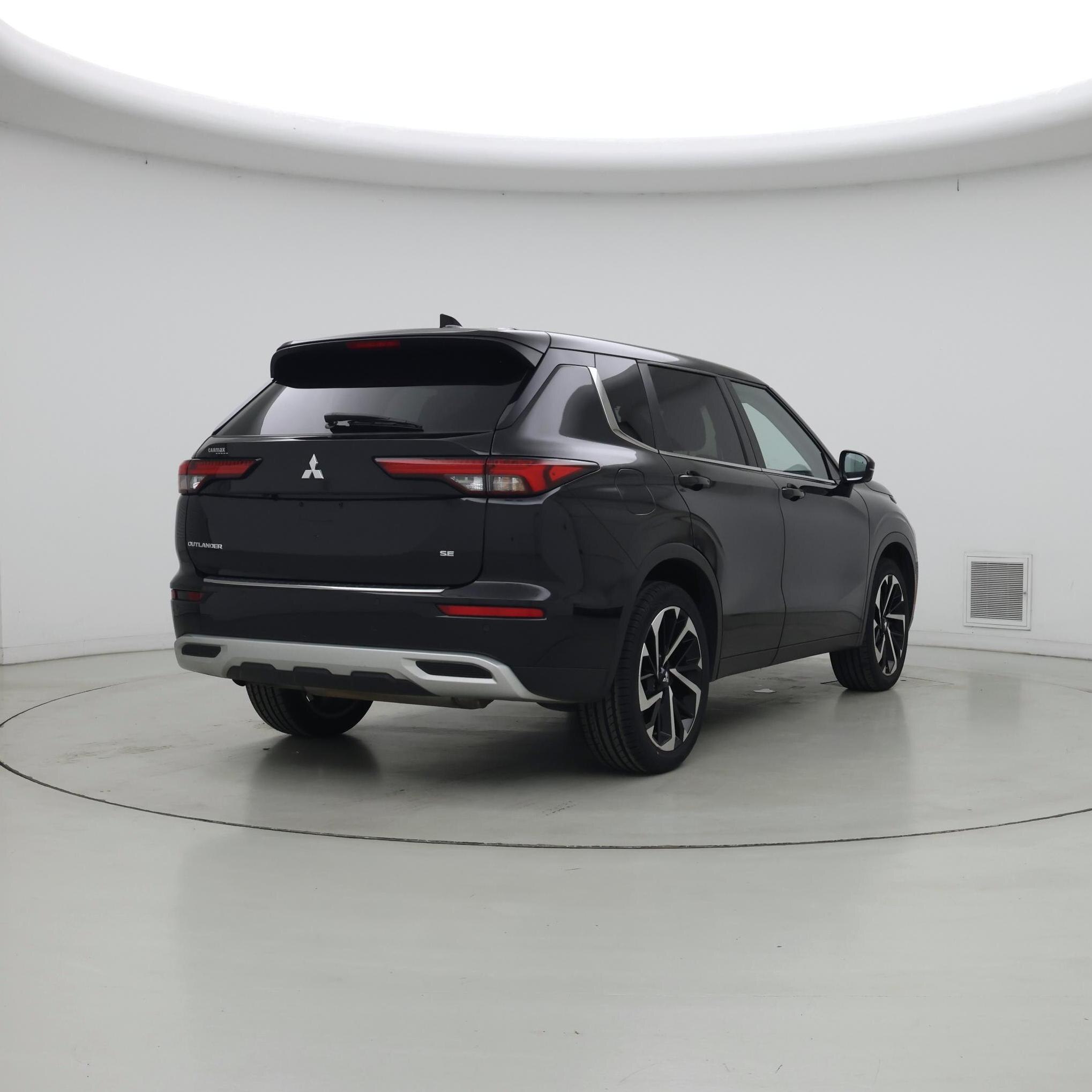 Thumbnail: 2024 Mitsubishi Outlander - 8