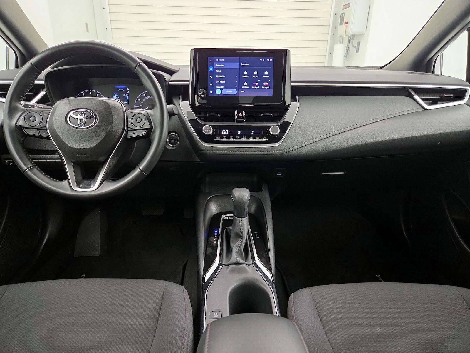 2025 Toyota Corolla SE - Photo 10