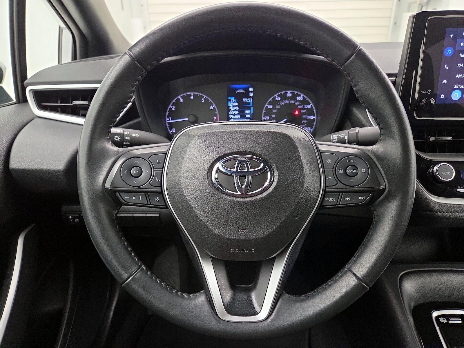 2025 Toyota Corolla SE - Photo 11