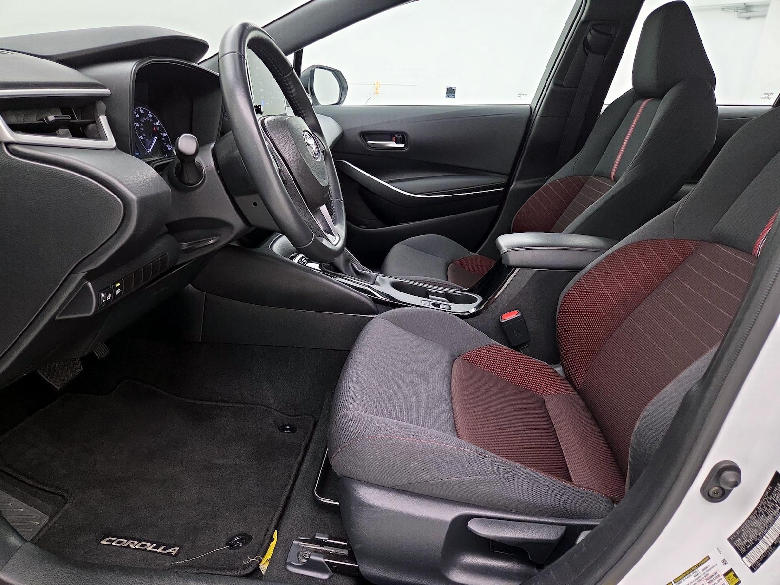 2025 Toyota Corolla SE - Photo 12