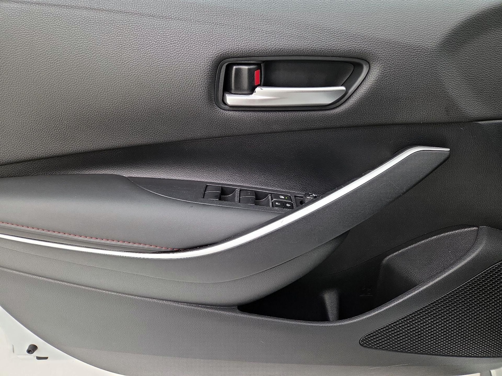 2025 Toyota Corolla SE - Photo 13