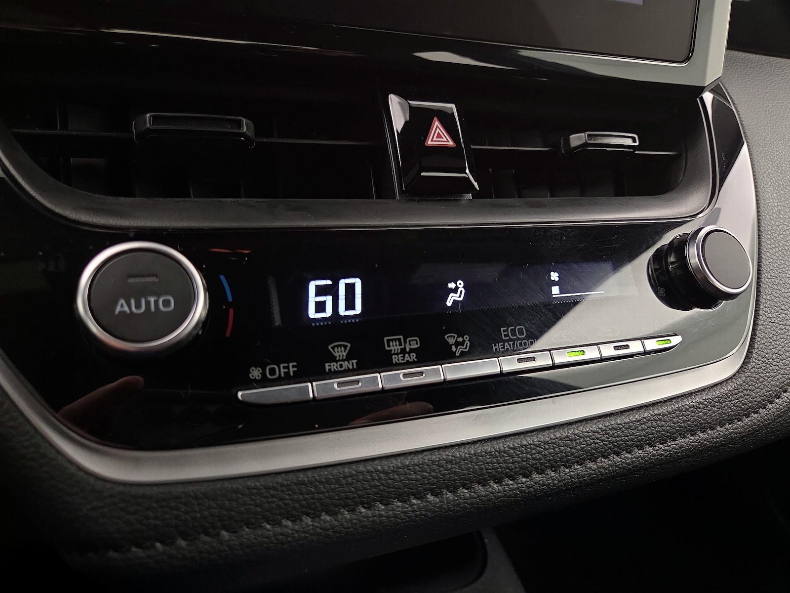 2025 Toyota Corolla SE - Photo 17