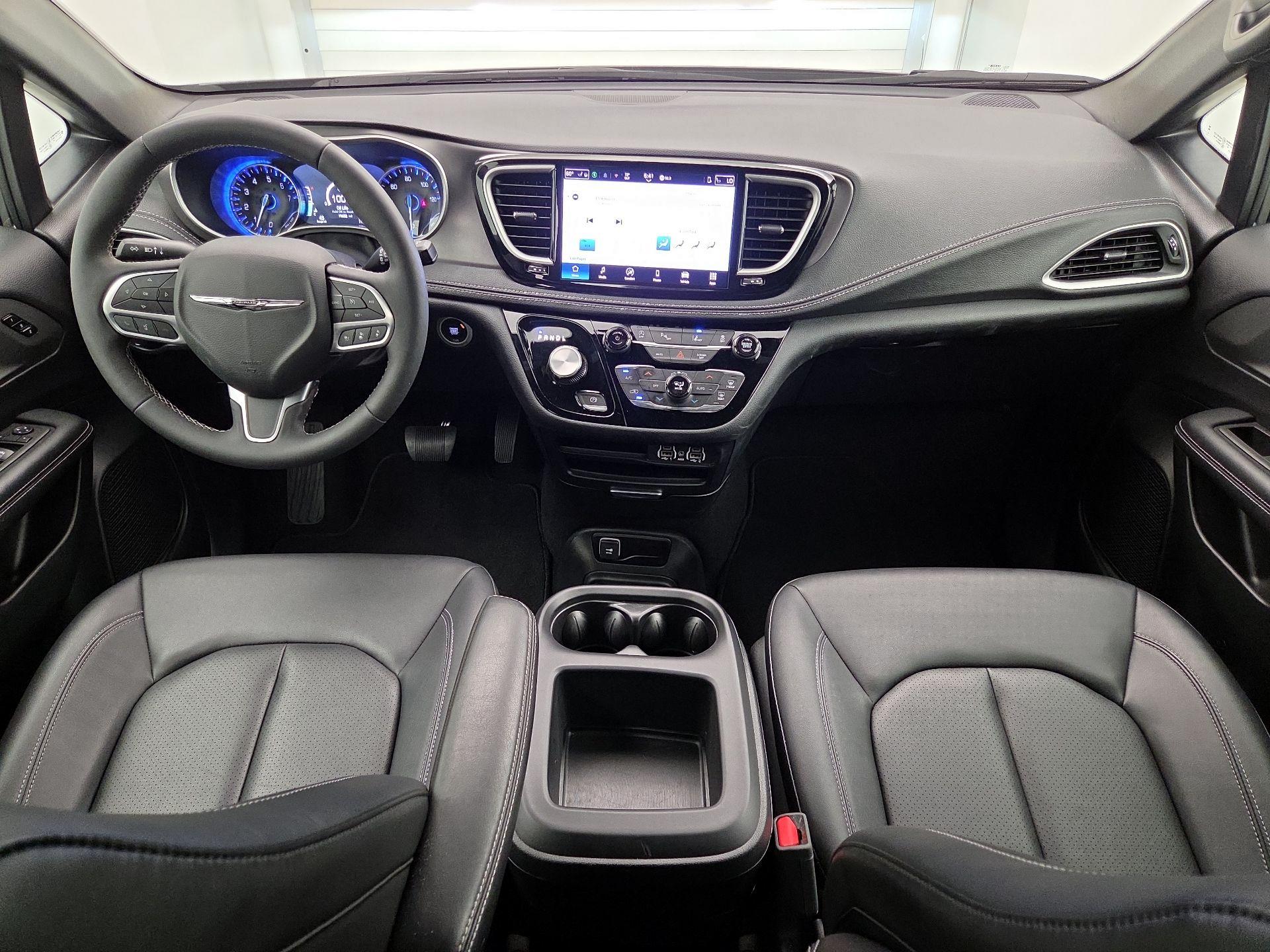 Thumbnail: 2025 Chrysler Pacifica - 9