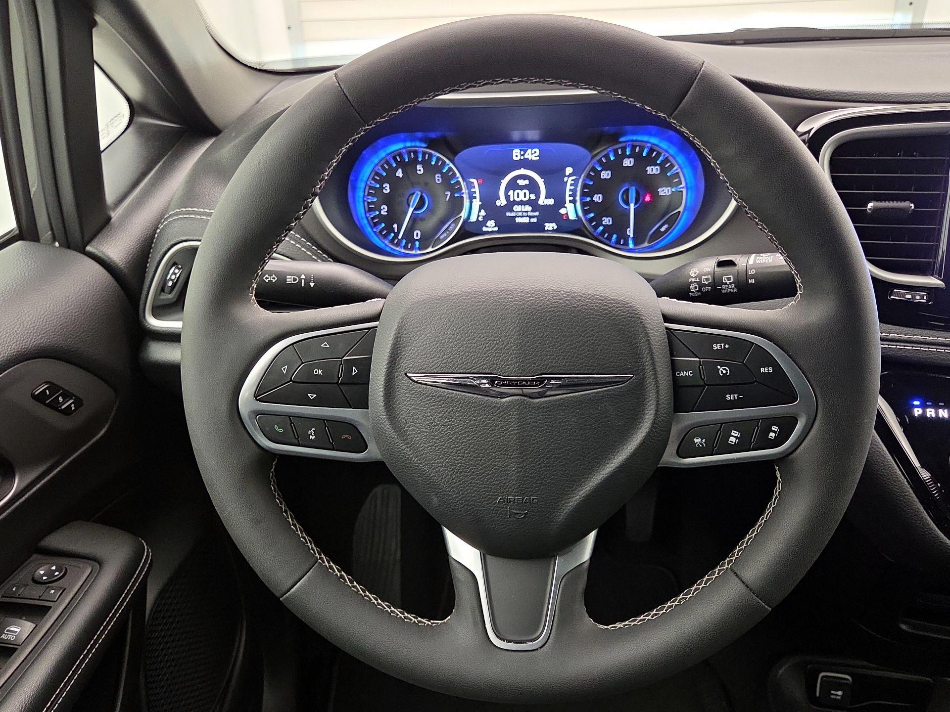 Thumbnail: 2025 Chrysler Pacifica - 10