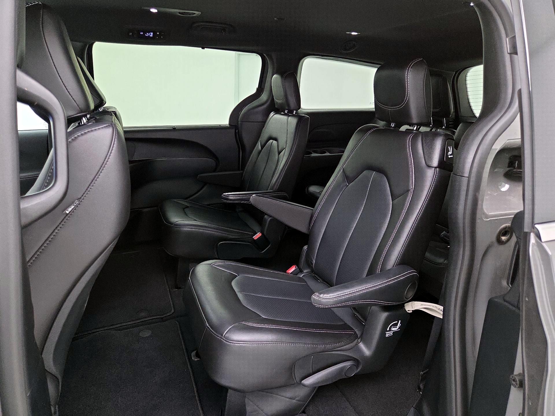 Thumbnail: 2025 Chrysler Pacifica - 19