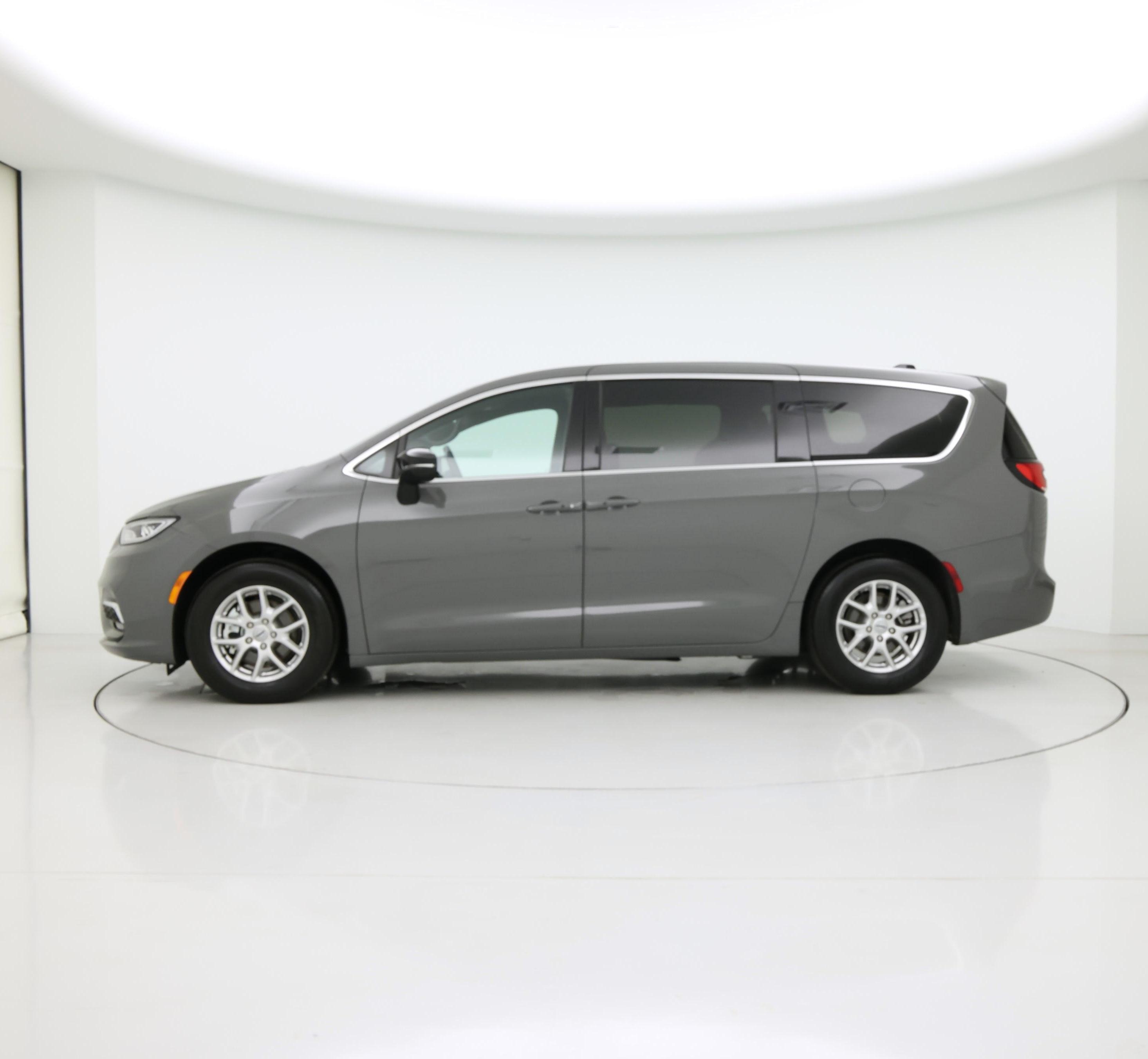 Thumbnail: 2025 Chrysler Pacifica - 3