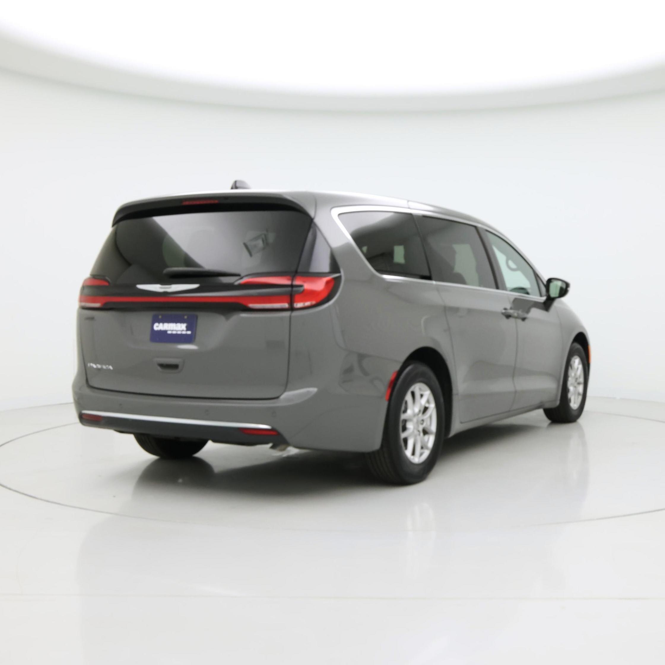 Thumbnail: 2025 Chrysler Pacifica - 8