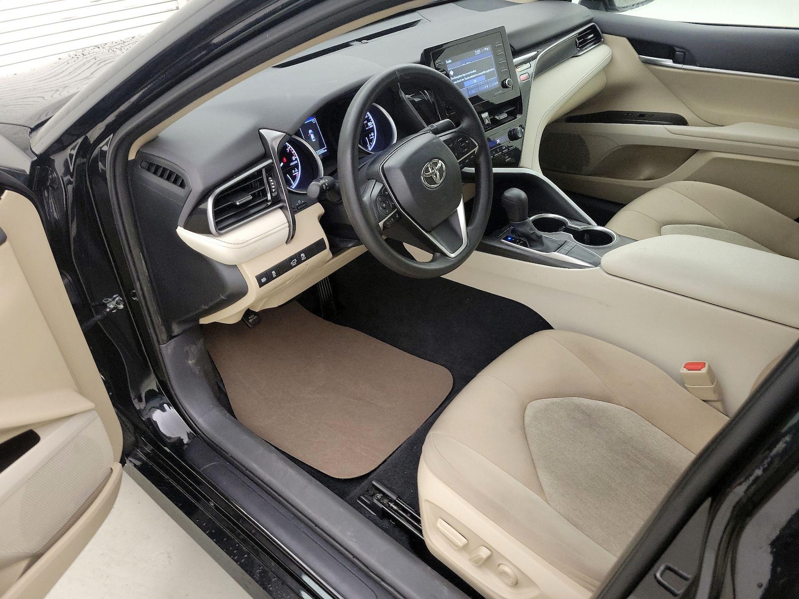 2024 Toyota Camry LE - Photo 12
