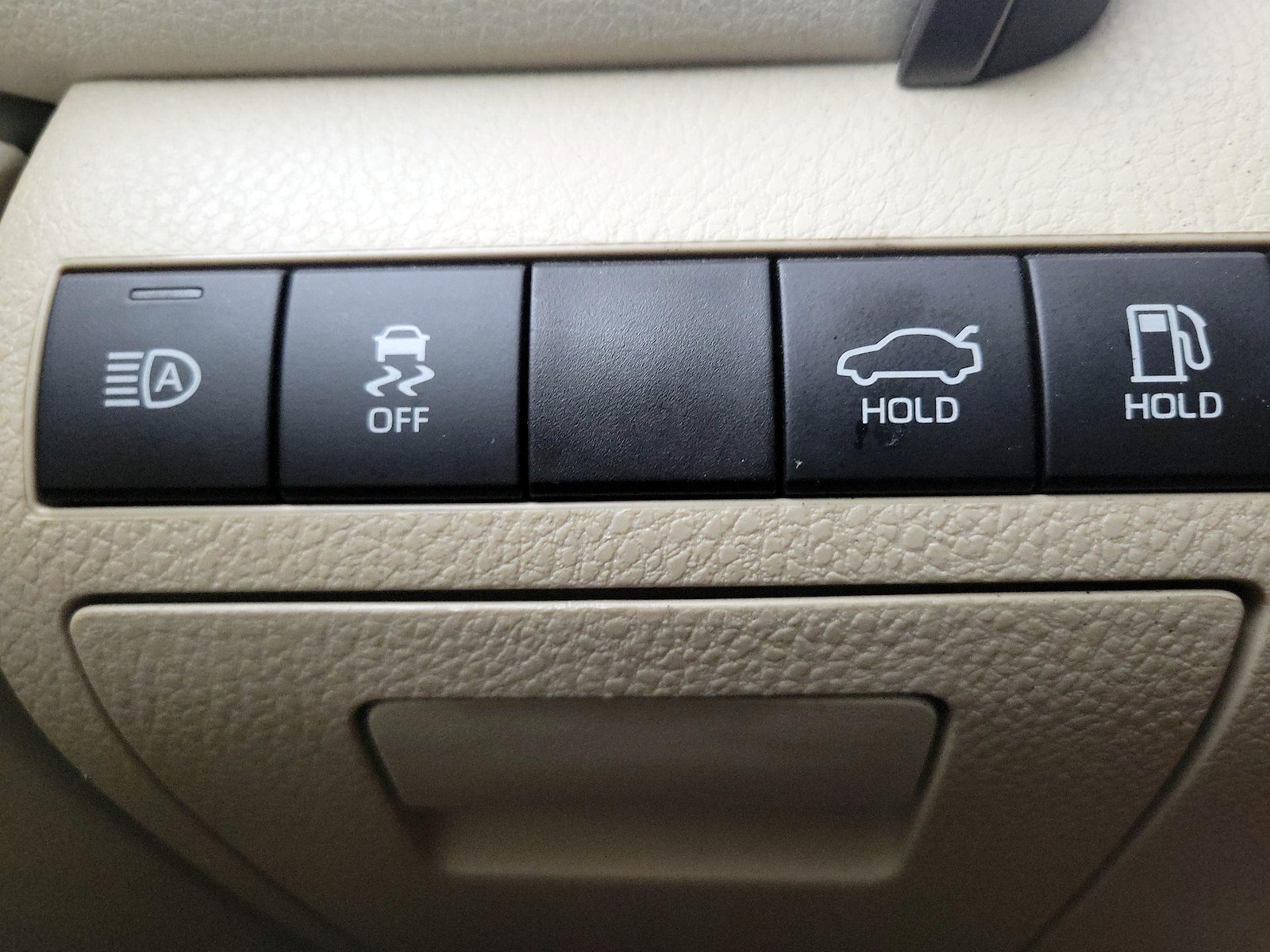 2024 Toyota Camry LE - Photo 14