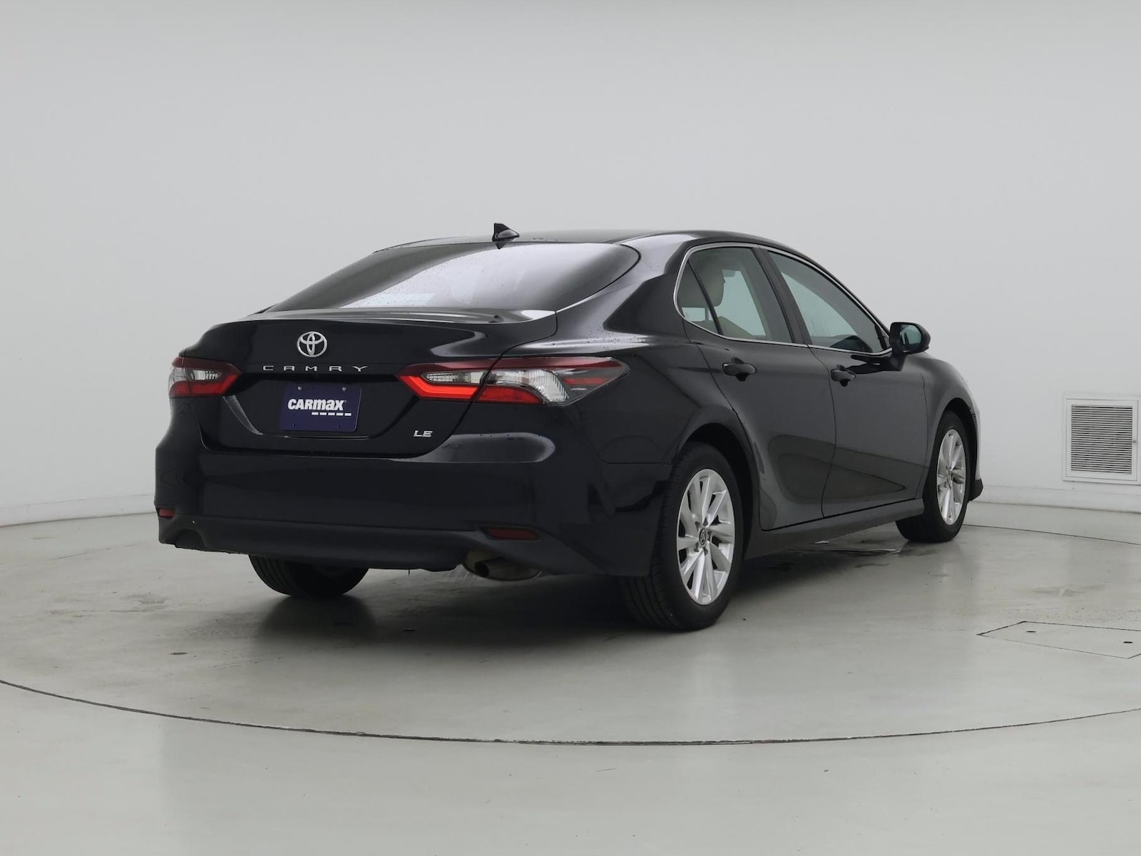 2024 Toyota Camry LE - Photo 9