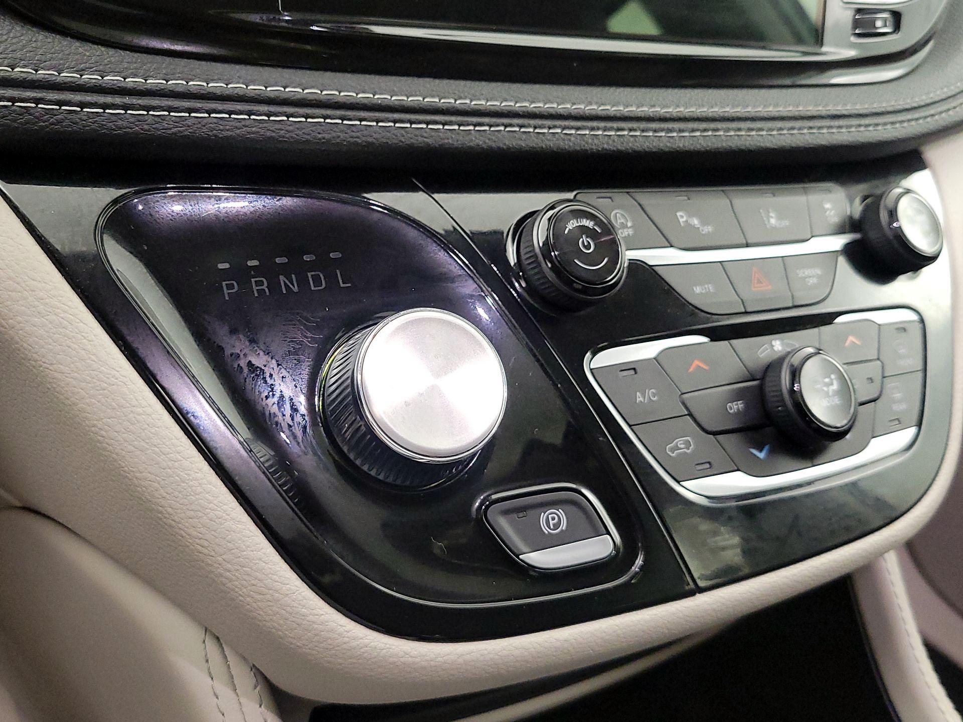 Thumbnail: 2024 Chrysler Pacifica - 18