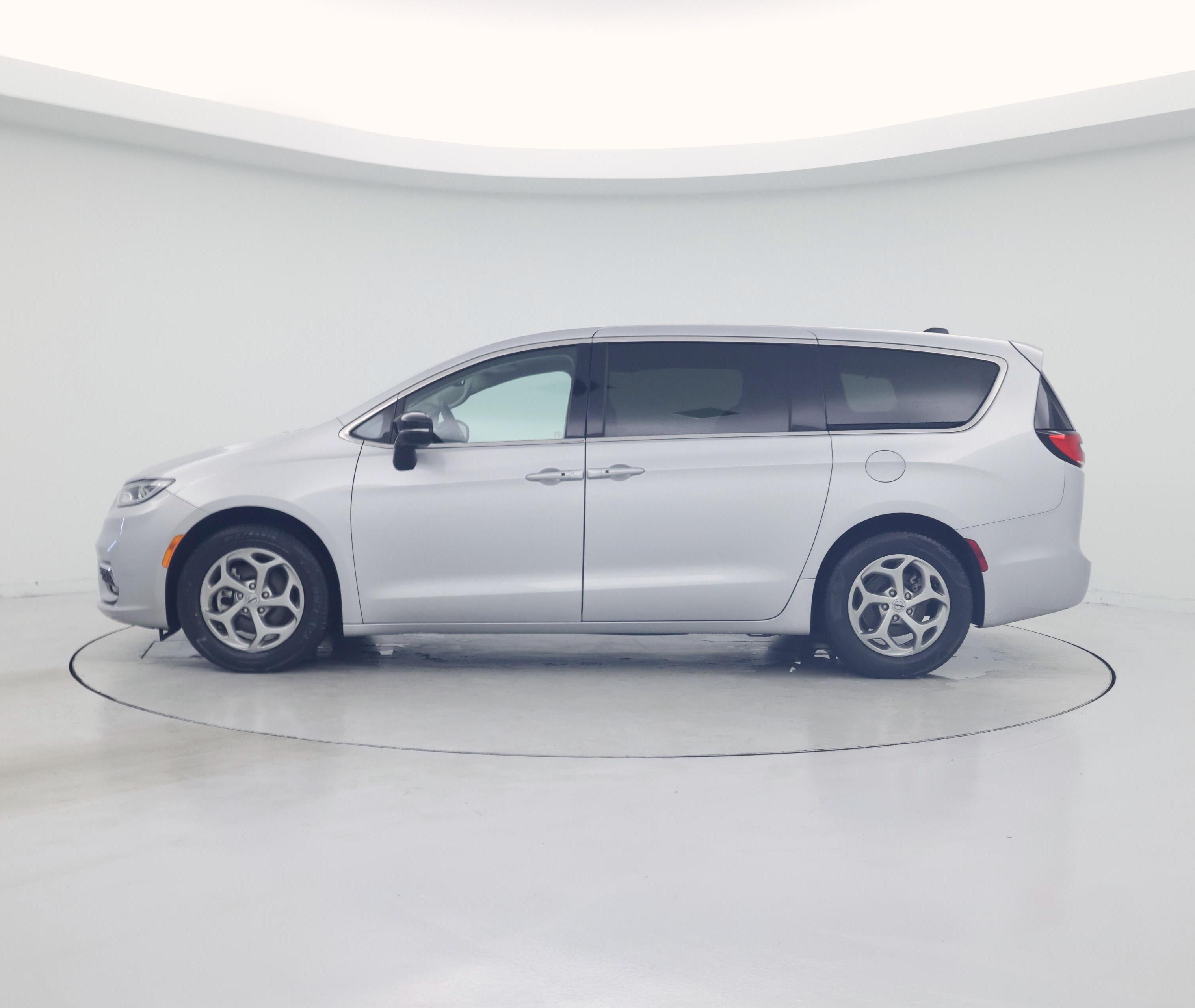Thumbnail: 2024 Chrysler Pacifica - 3