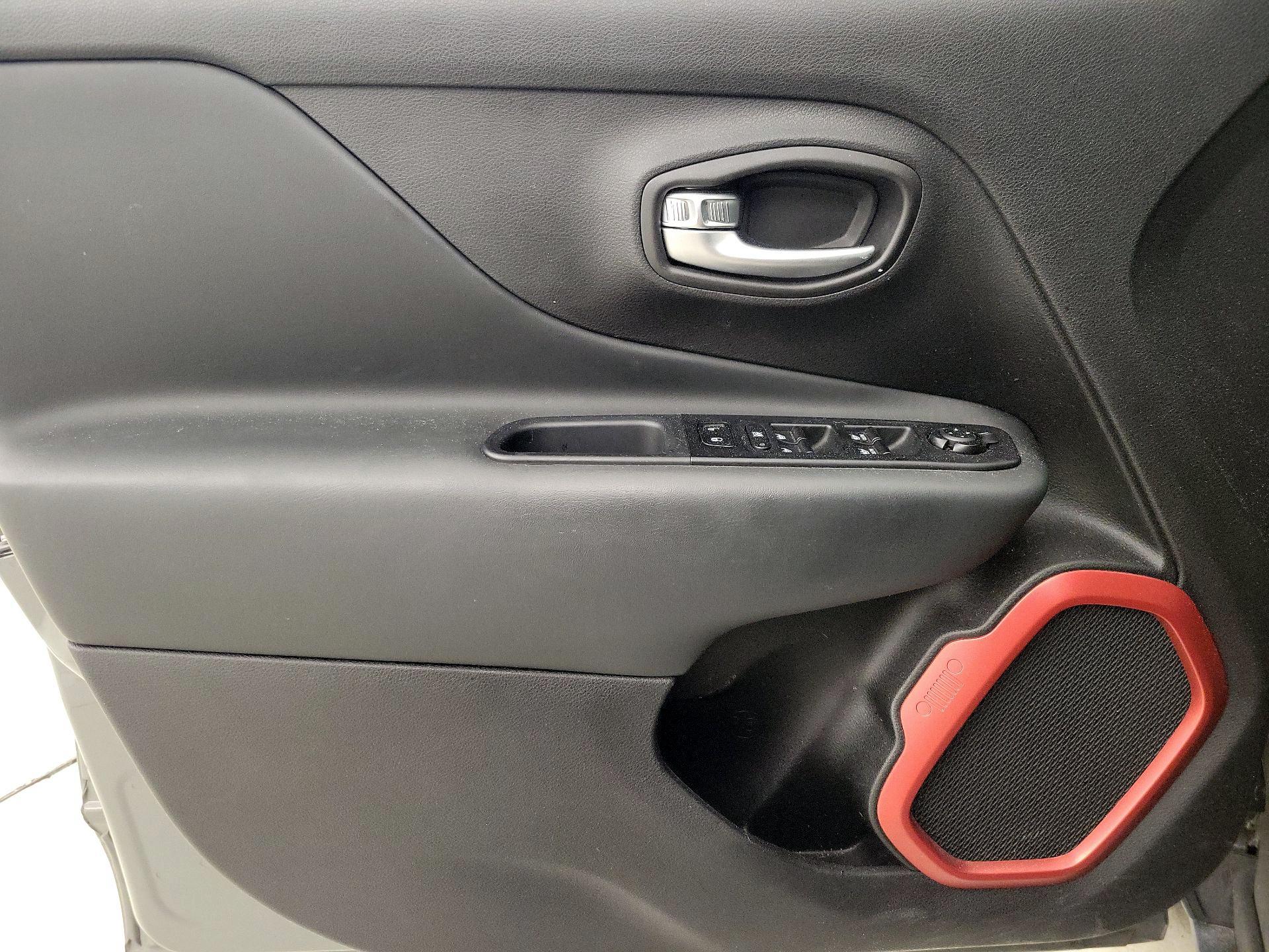 Thumbnail: 2022 Jeep Renegade - 12