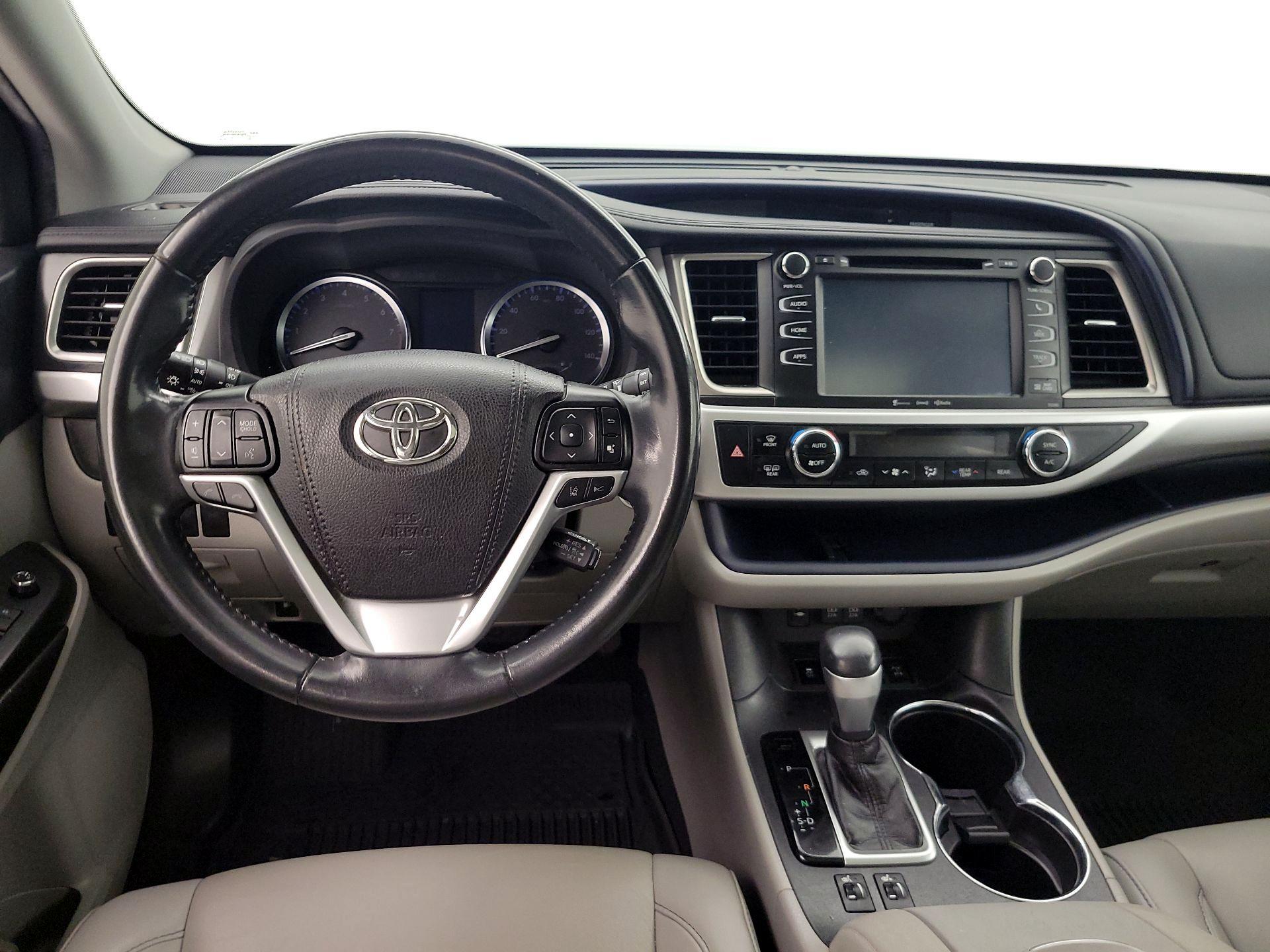 Thumbnail: 2019 Toyota Highlander - 10