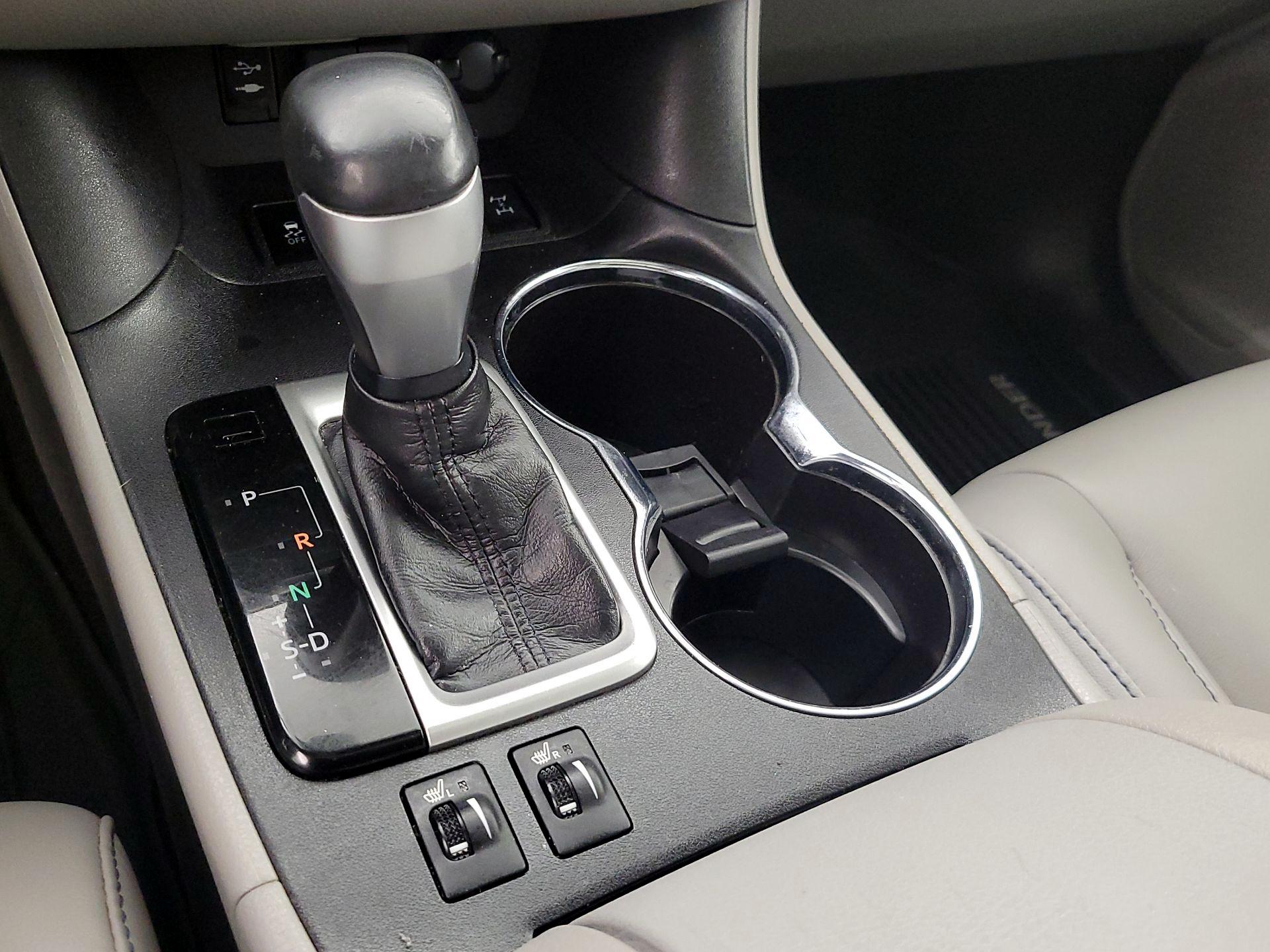 Thumbnail: 2019 Toyota Highlander - 18