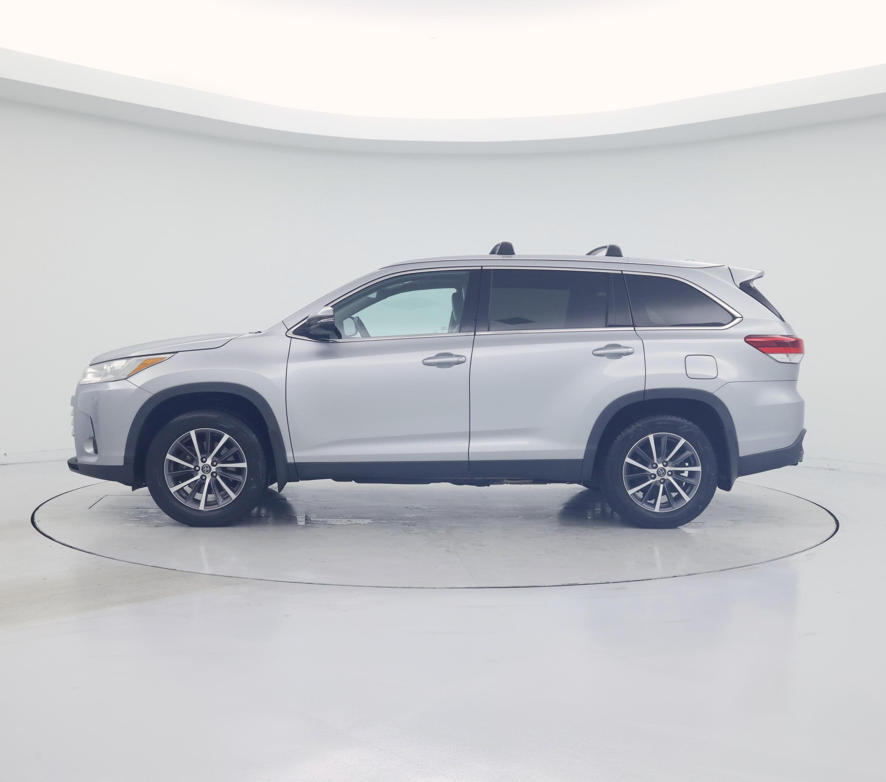 Thumbnail: 2019 Toyota Highlander - 3