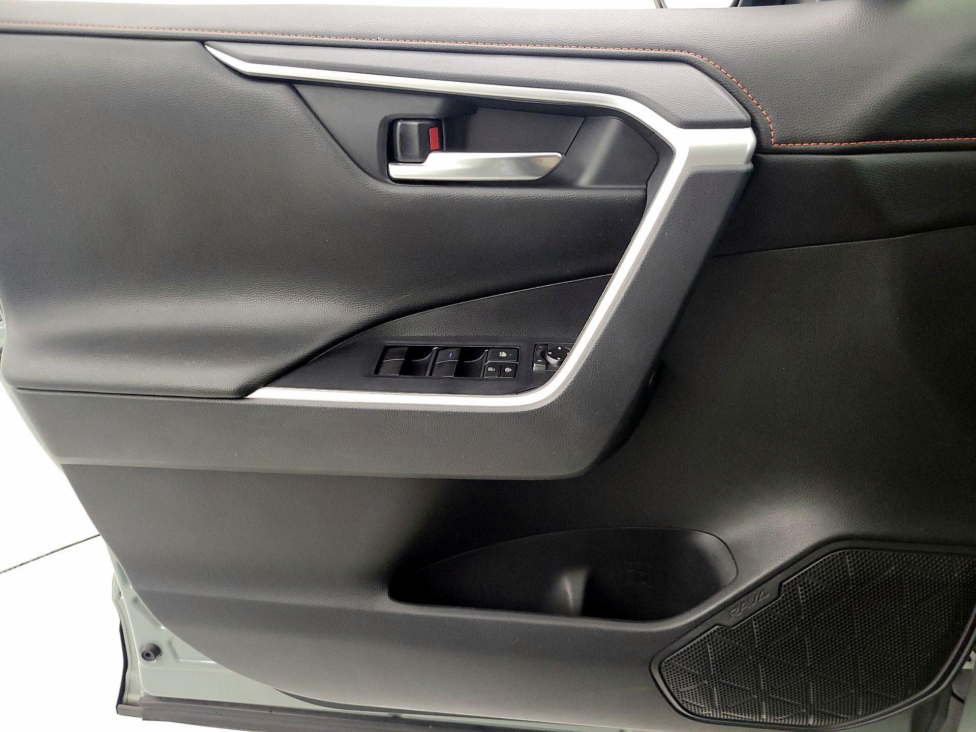 Thumbnail: 2019 Toyota RAV4 - 12