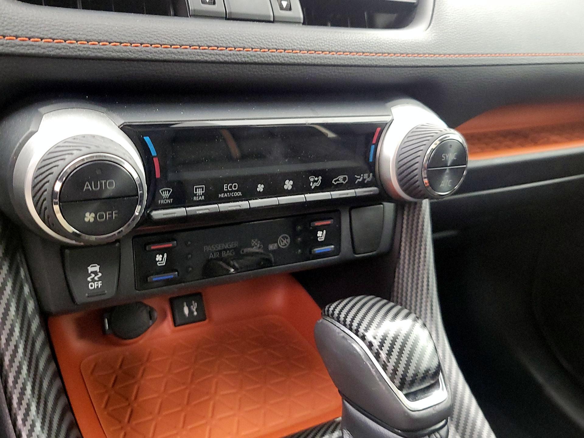 Thumbnail: 2019 Toyota RAV4 - 16