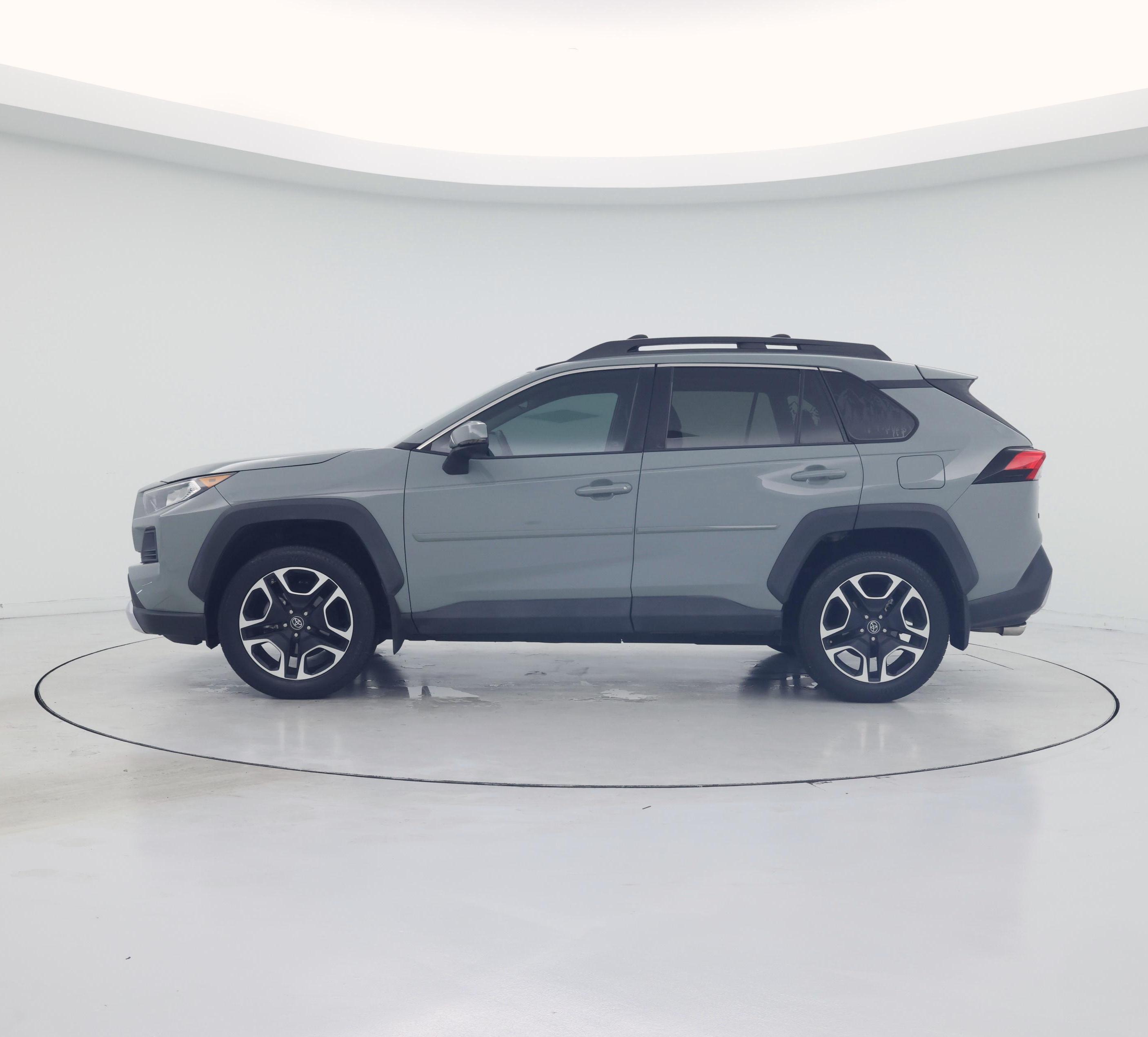 Thumbnail: 2019 Toyota RAV4 - 3