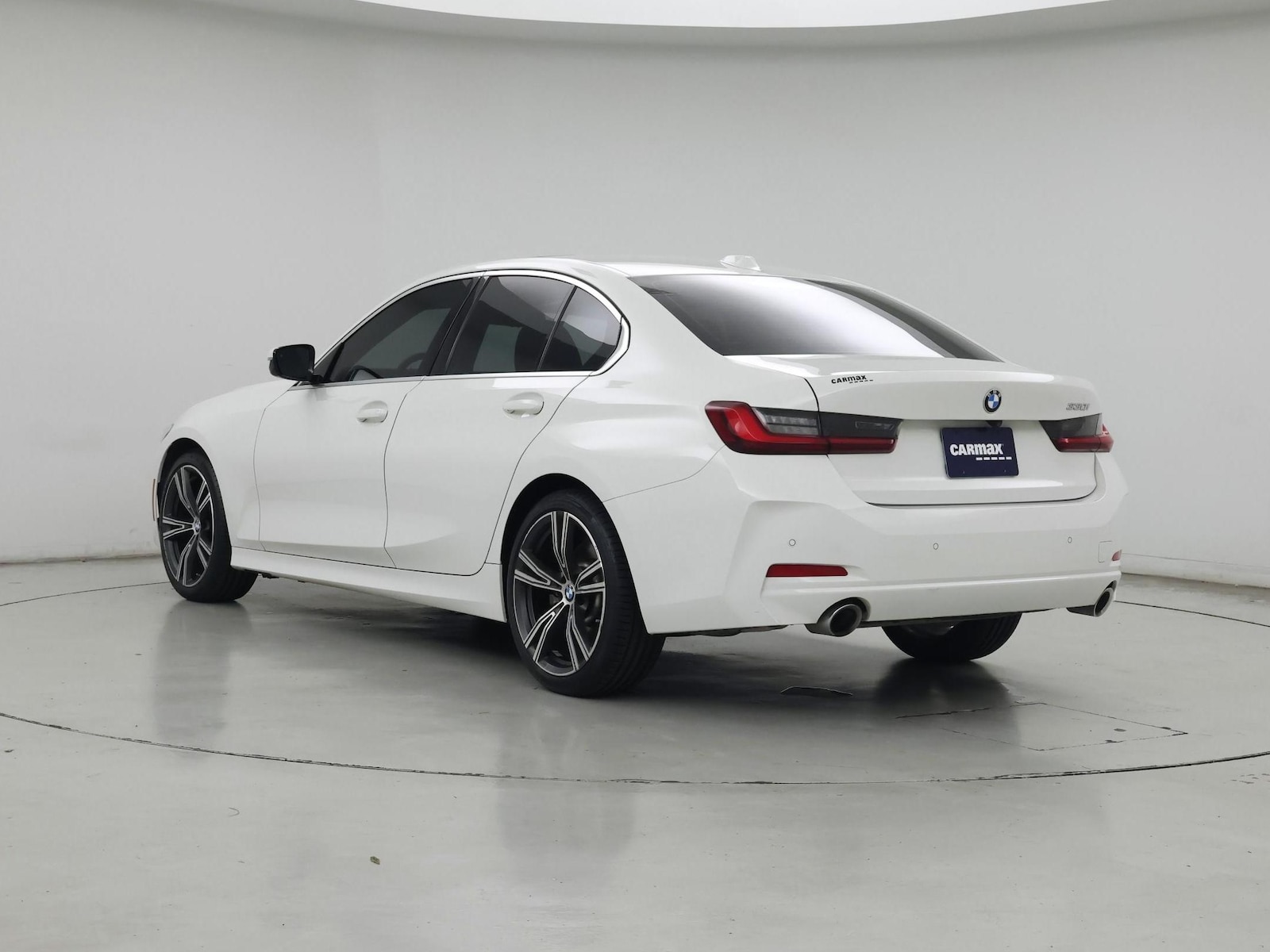 2024 BMW 3 Series 330i - Photo 3