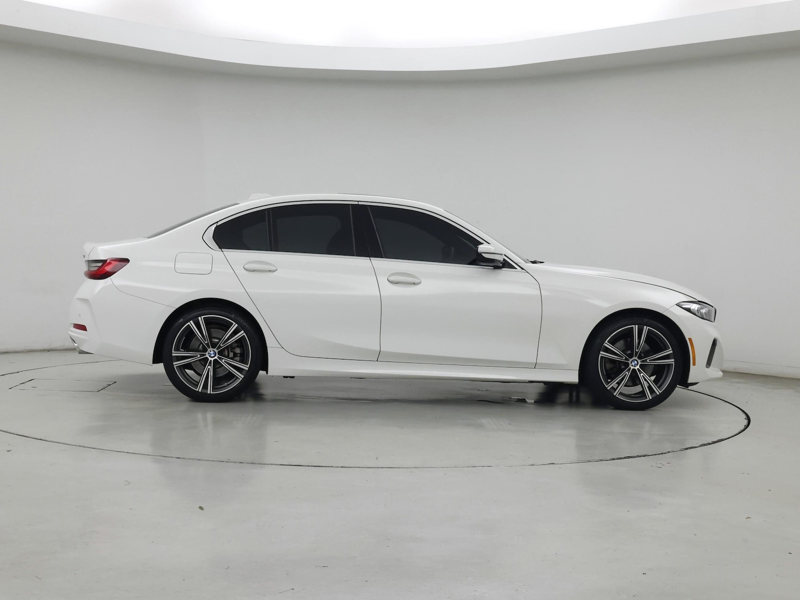 2024 BMW 3 Series 330i - Photo 8