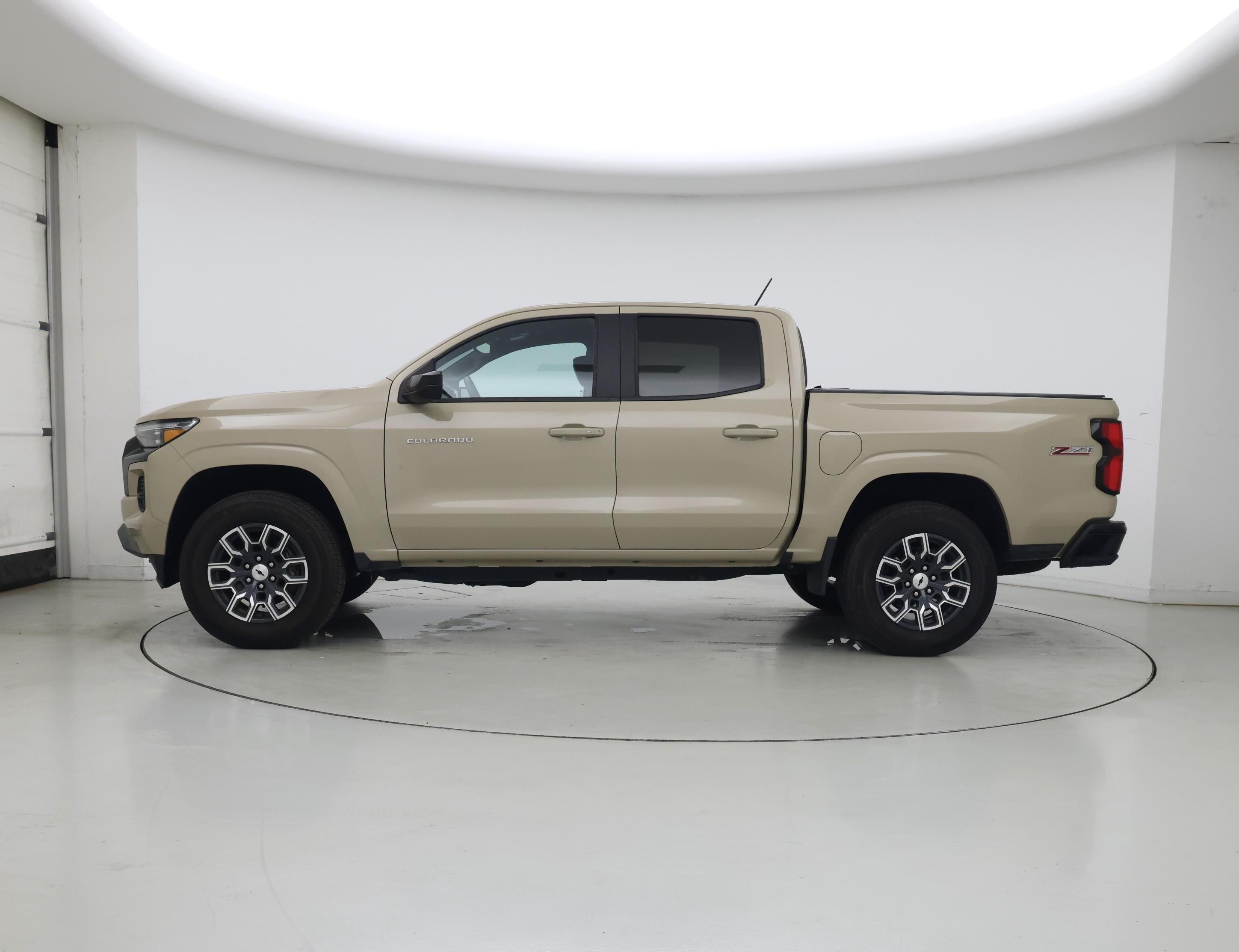 Thumbnail: 2023 Chevrolet Colorado - 3
