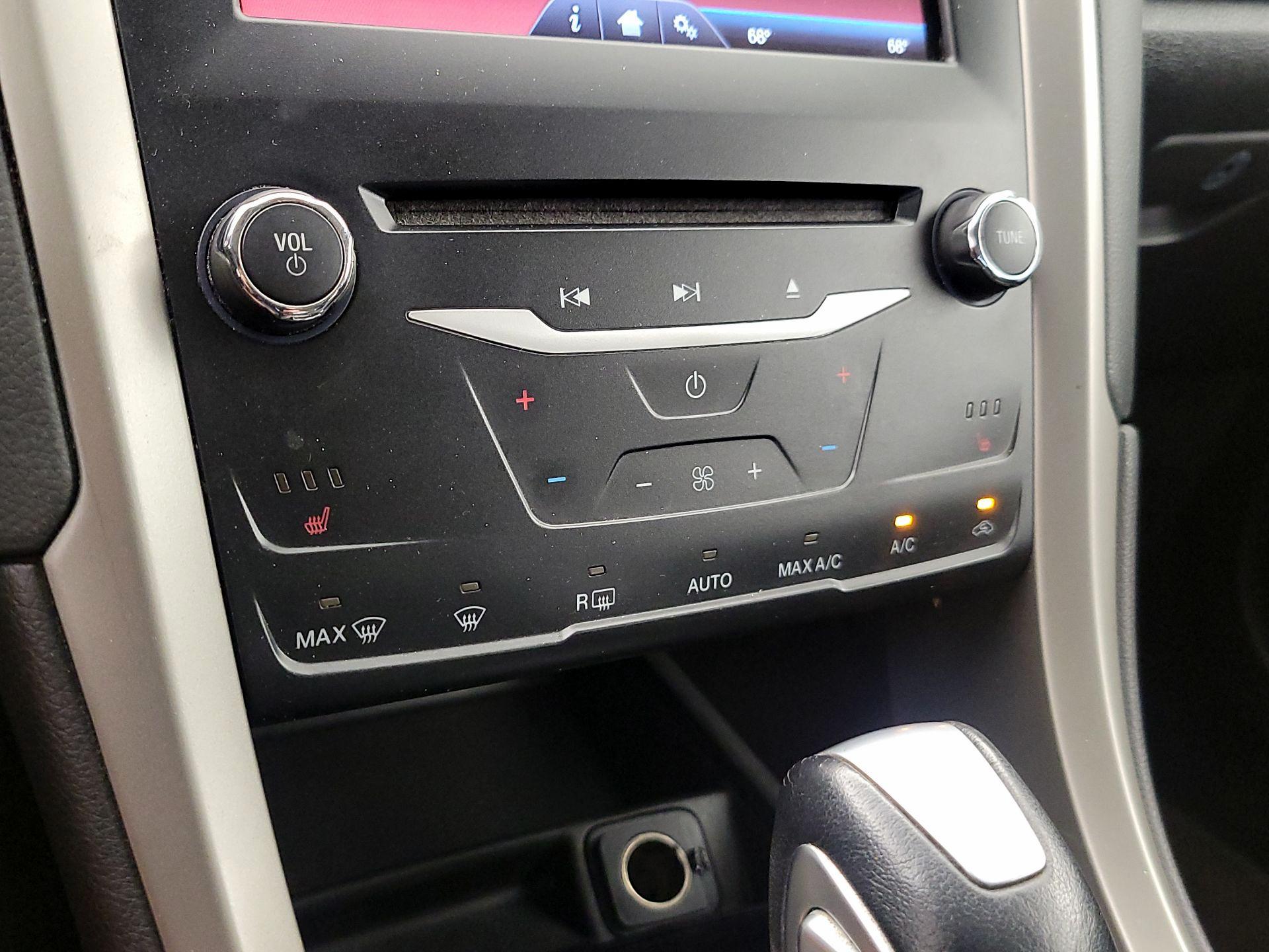 Thumbnail: 2014 Ford Fusion - 17