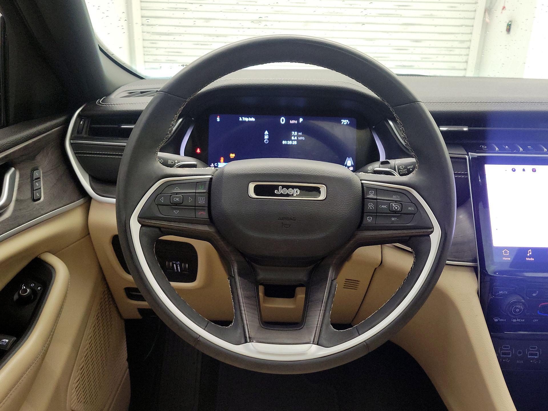 Thumbnail: 2024 Jeep Grand Cherokee - 10