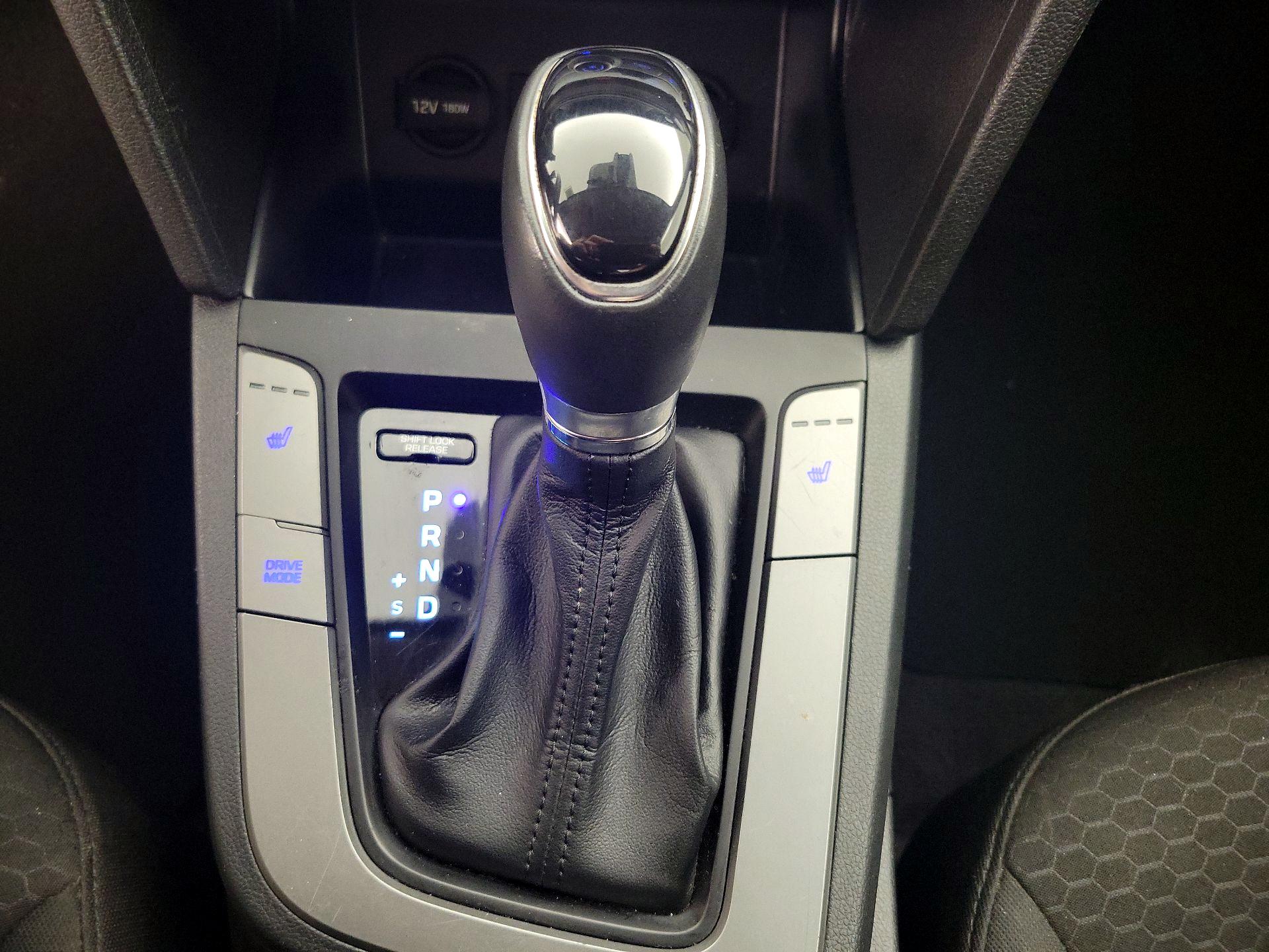 Thumbnail: 2020 Hyundai Elantra - 17