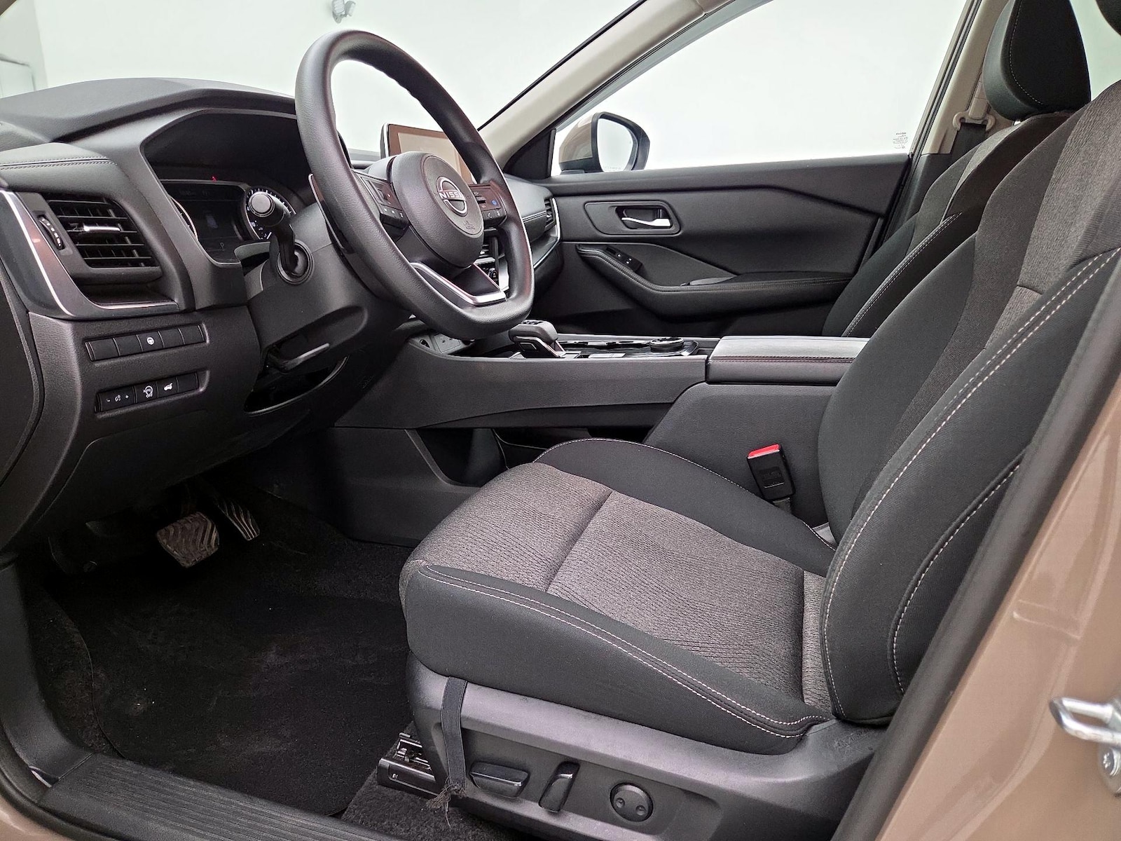 2024 Nissan Rogue SV - Photo 12