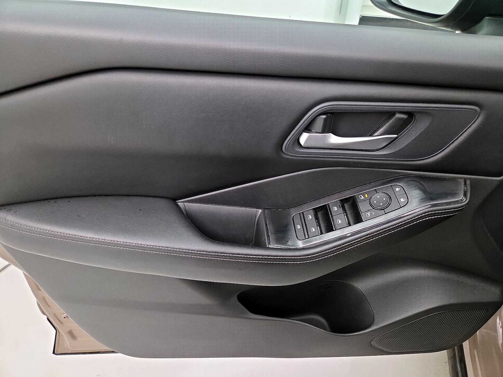2024 Nissan Rogue SV - Photo 13