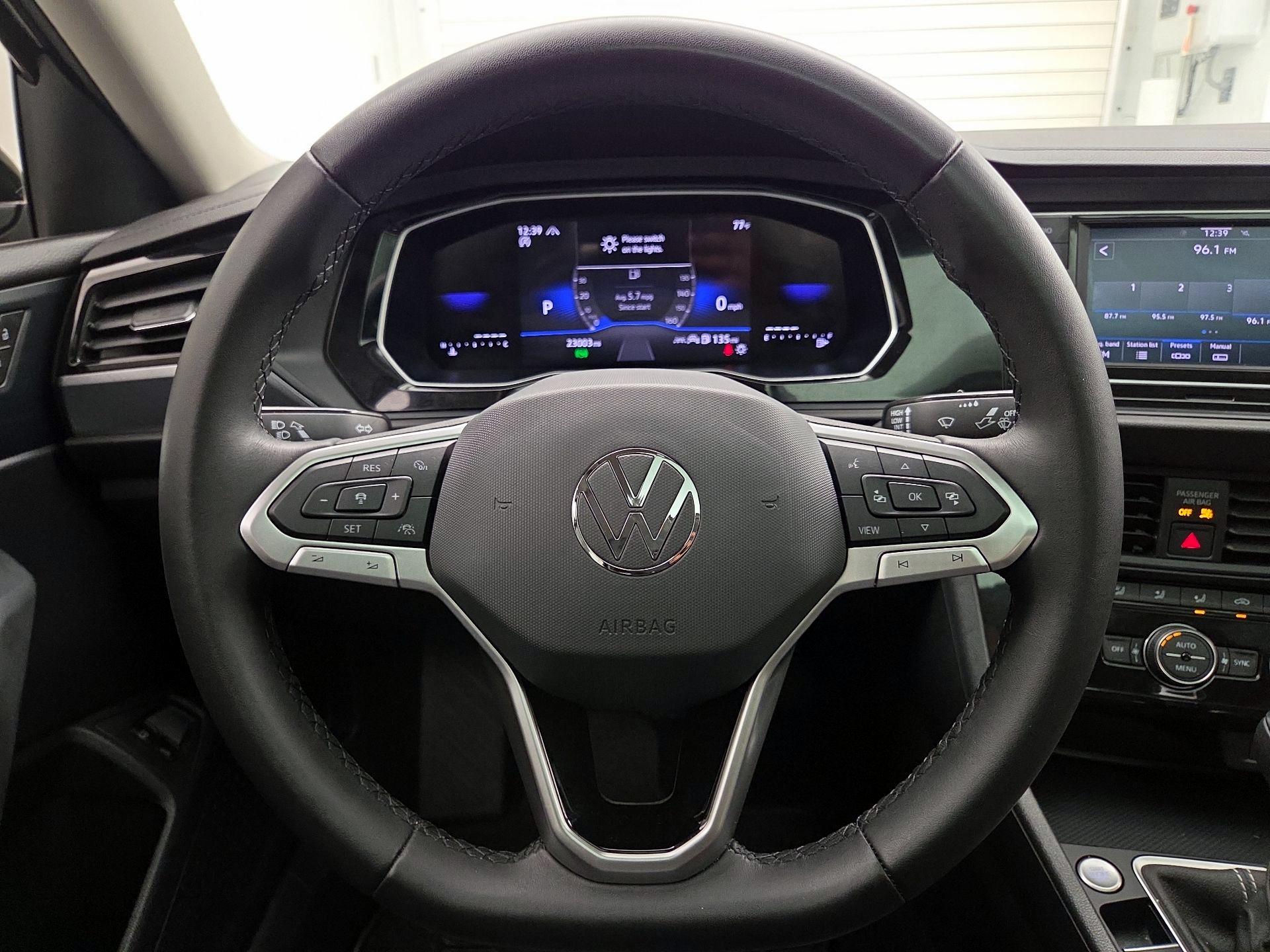 Thumbnail: 2024 Volkswagen Jetta - 10