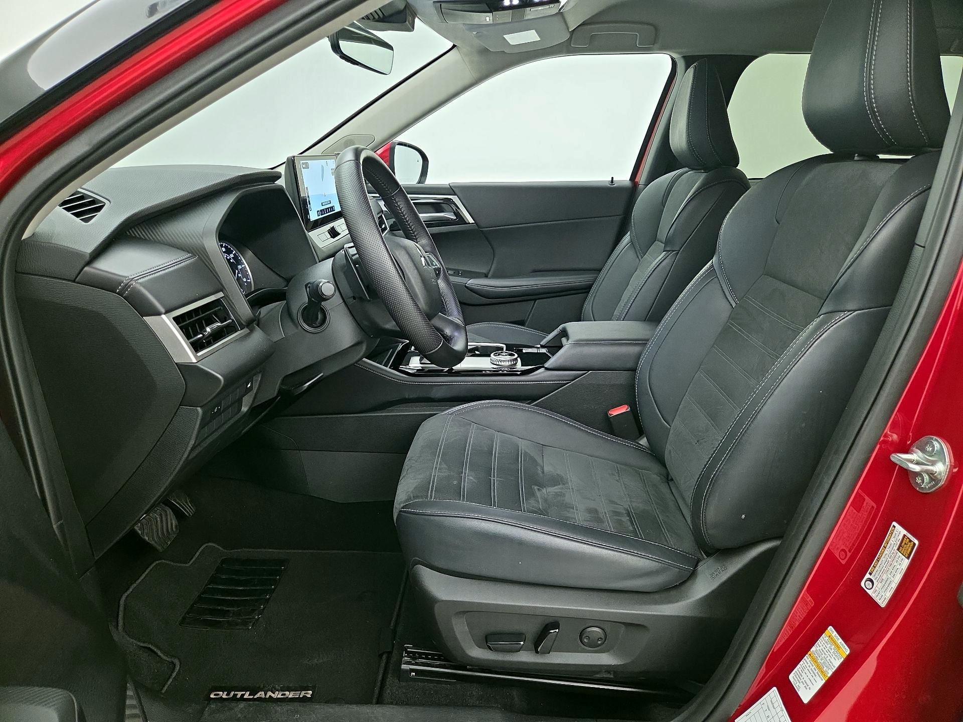 Thumbnail: 2025 Mitsubishi Outlander - 11