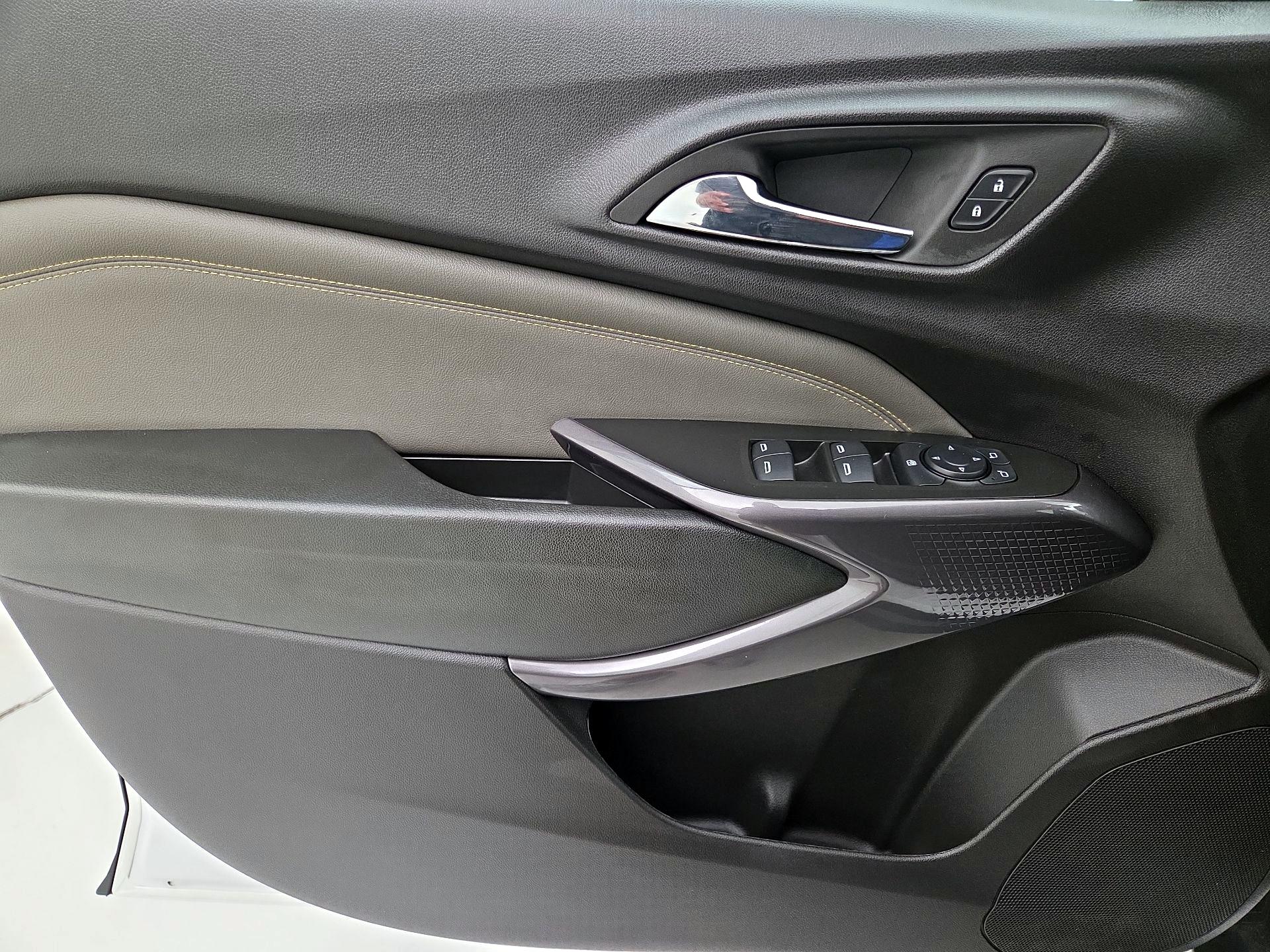 Thumbnail: 2025 Chevrolet Trax - 12