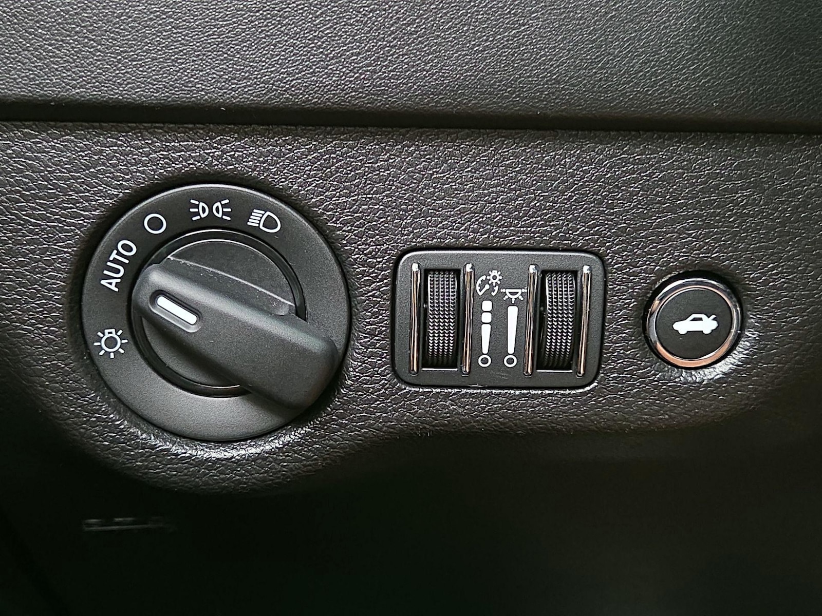 2021 Dodge Charger SXT - Photo 14