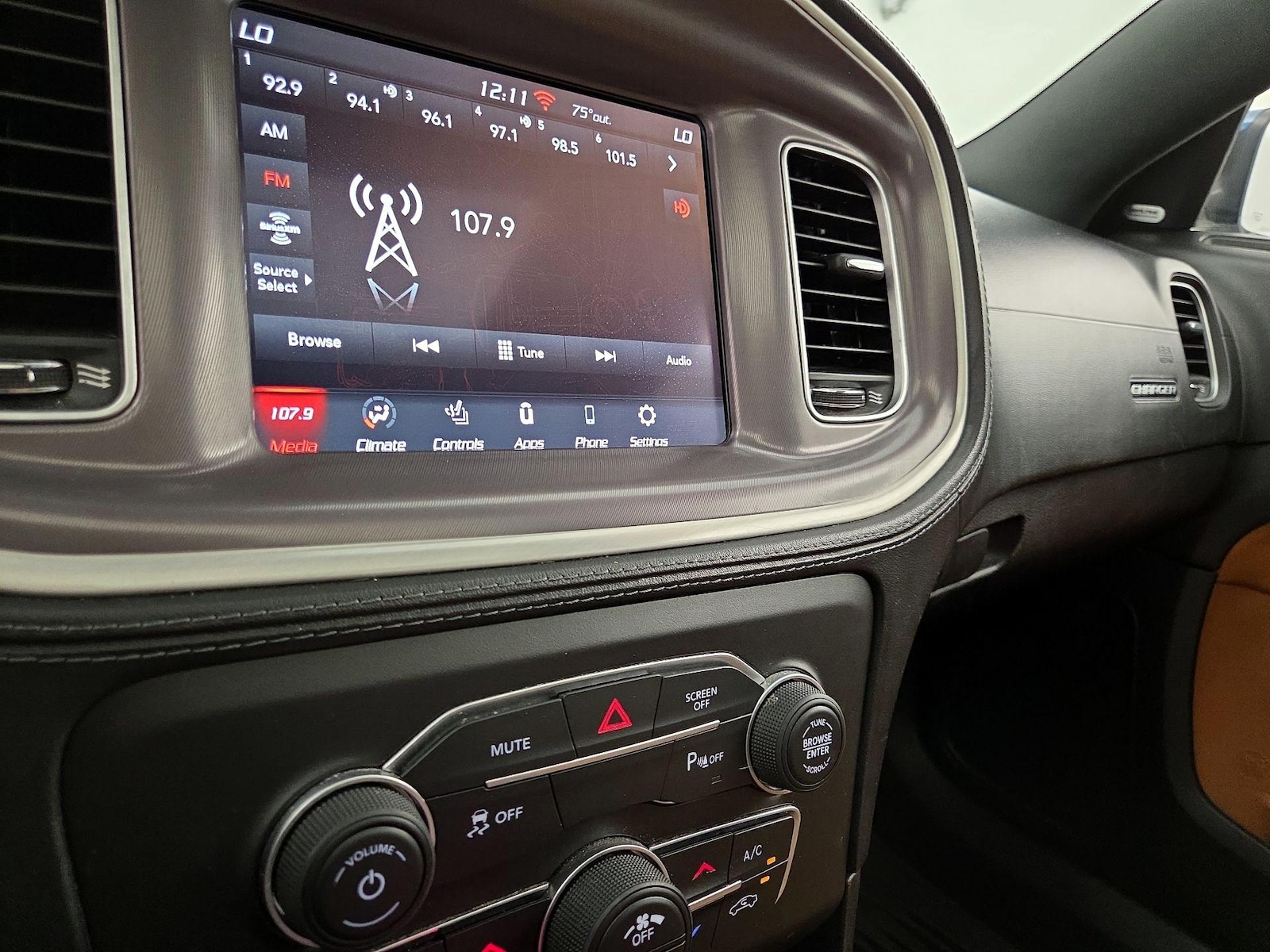2021 Dodge Charger SXT - Photo 16
