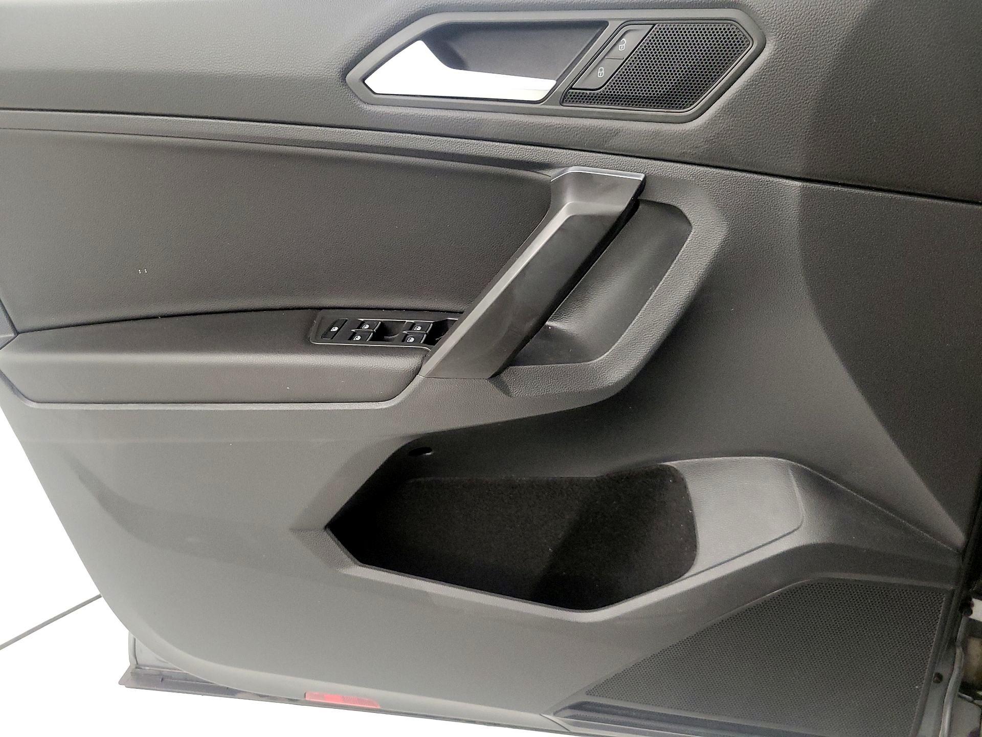 Thumbnail: 2021 Volkswagen Tiguan - 12