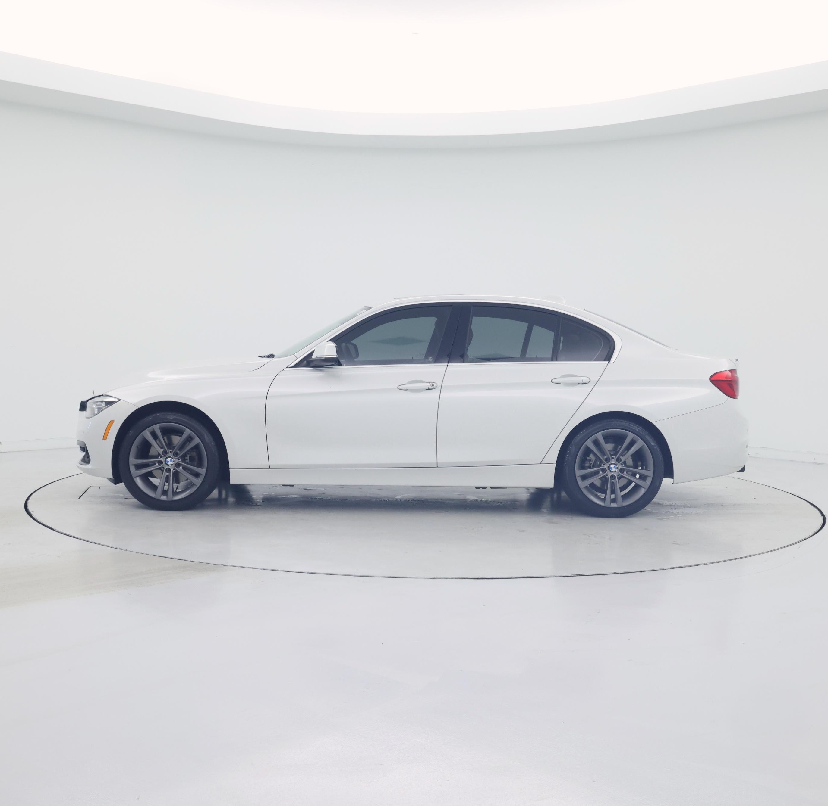 Thumbnail: 2018 BMW 3 Series - 3